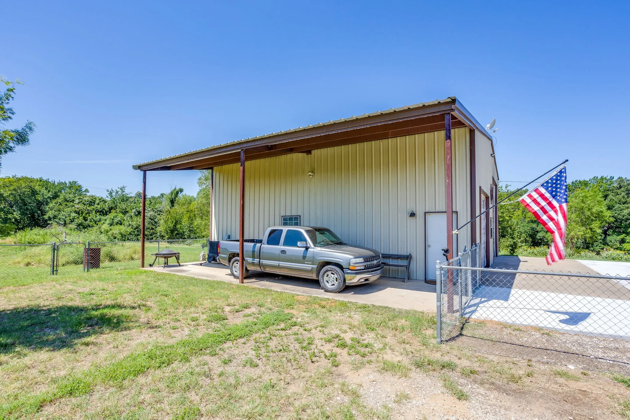 Single Family Residence For Sale in Johnson County , 1308 County Road 705, Joshua, Texas 76058, 2 Bedroom, 3 Bathroom, 2 Garage spaces, 2,539 Sqft, built in 2017, mls#21344239, Real Estate Agent in Joshua, Homes For Sale in Johnson county, Homes For Sale in Joshua, Realtor in Joshua Texas, Real Estate Brokerage Independent Realty Texas, Luminita Cordes Realtor