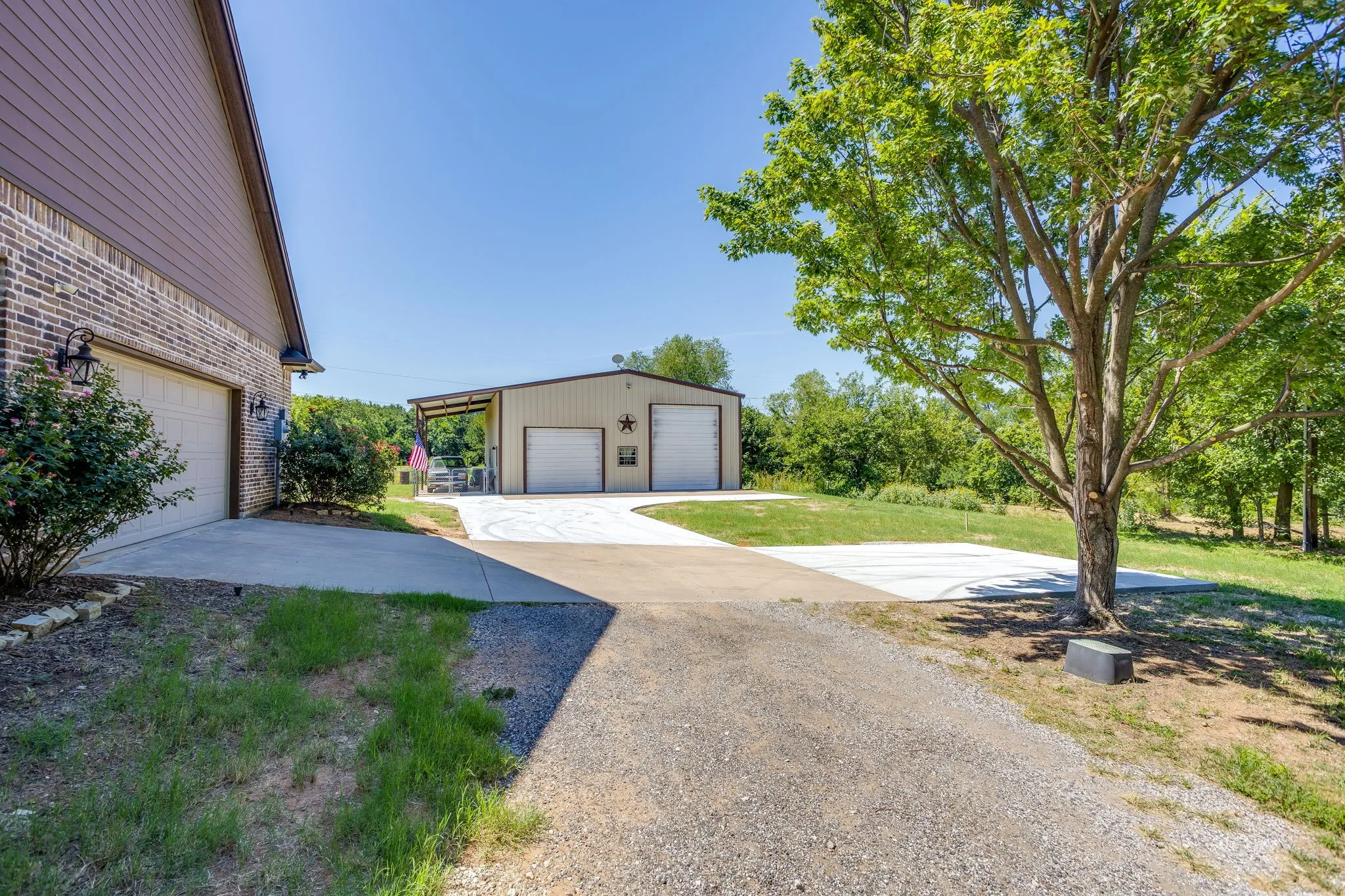 Single Family Residence For Sale in Johnson County , 1308 County Road 705, Joshua, Texas 76058, 2 Bedroom, 3 Bathroom, 2 Garage spaces, 2,539 Sqft, built in 2017, mls#21344239, Real Estate Agent in Joshua, Homes For Sale in Johnson county, Homes For Sale in Joshua, Realtor in Joshua Texas, Real Estate Brokerage Independent Realty Texas, Luminita Cordes Realtor