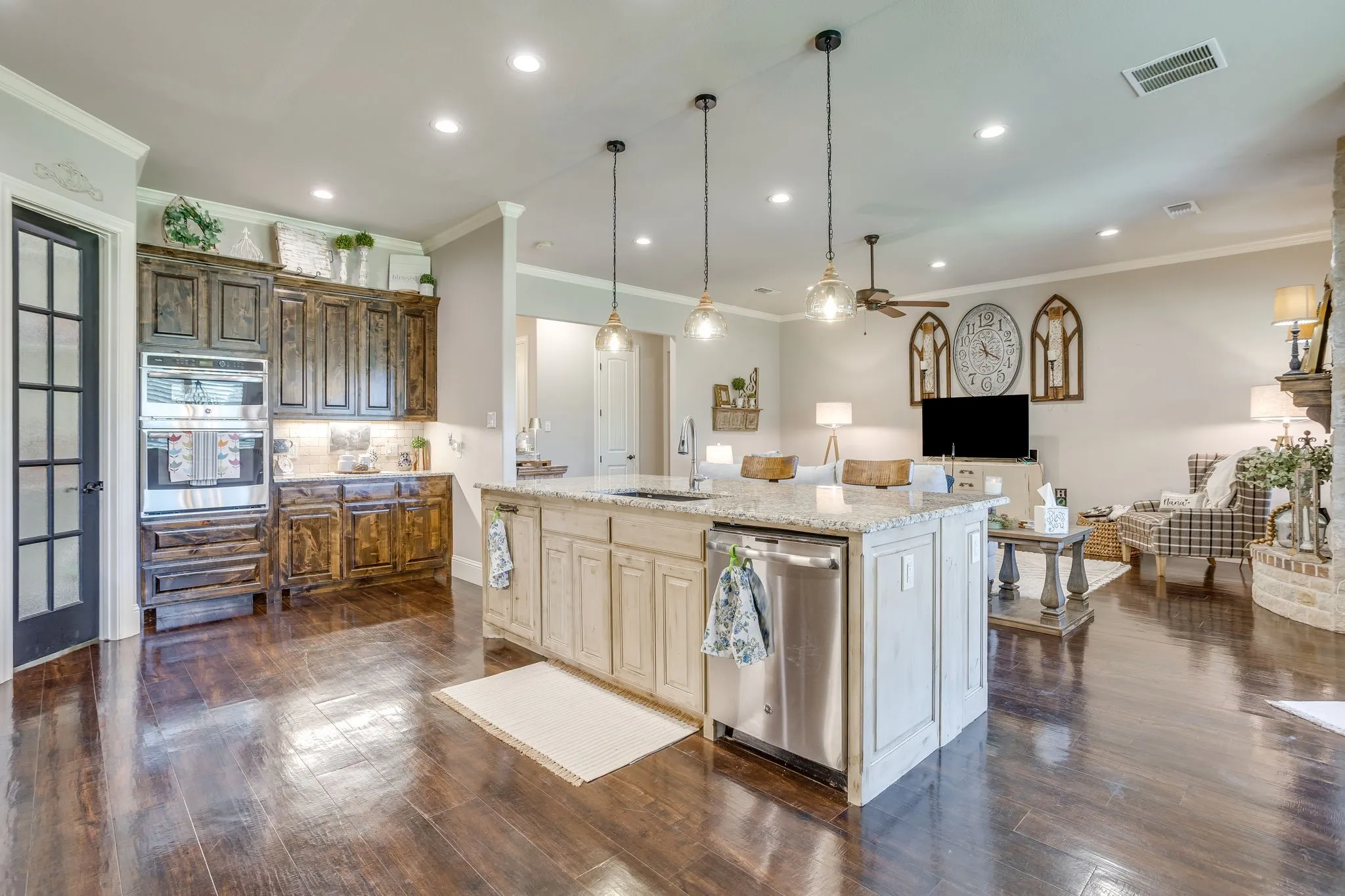 Single Family Residence For Sale in Johnson County , 1308 County Road 705, Joshua, Texas 76058, 2 Bedroom, 3 Bathroom, 2 Garage spaces, 2,539 Sqft, built in 2017, mls#21344239, Real Estate Agent in Joshua, Homes For Sale in Johnson county, Homes For Sale in Joshua, Realtor in Joshua Texas, Real Estate Brokerage Independent Realty Texas, Luminita Cordes Realtor