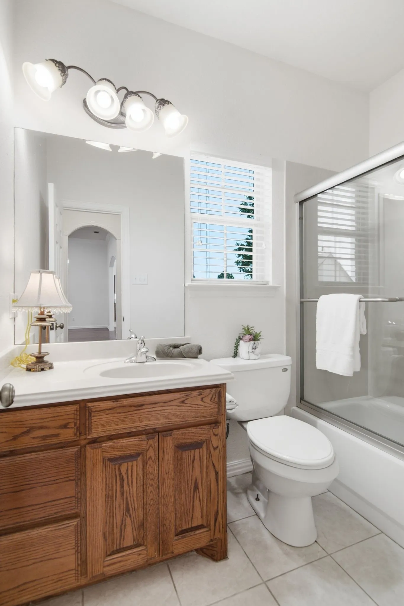Full bath adjacent to the 4th bedroom or office!