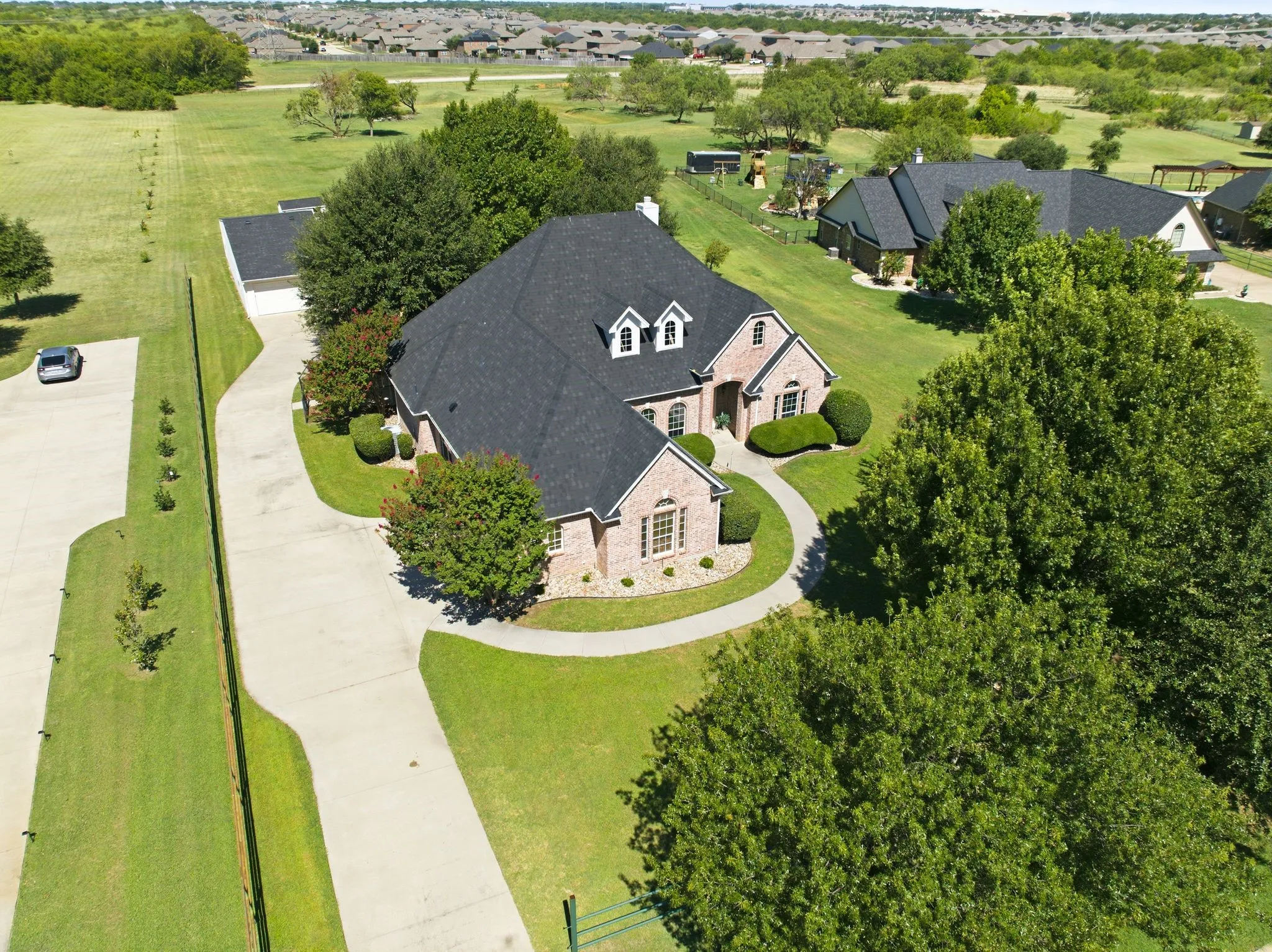 Single Family Residence For Sale in Tarrant County , 1941 Palomino Boulevard, Crowley, Texas 76036, 4 Bedroom, 3 Bathroom, 4 Garage spaces, 2,838 Sqft, built in 2004, mls#21340252, Real Estate Agent in Crowley, Homes For Sale in Tarrant county, Homes For Sale in Crowley, Realtor in Crowley Texas, Real Estate Brokerage Independent Realty Texas, Luminita Cordes Realtor