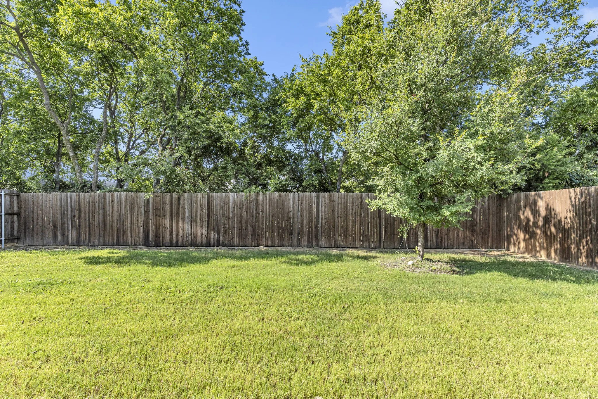 Single Family Residence For Sale in Denton County , 3109 Frio Road, Little Elm, Texas 75068, 4 Bedroom, 2 Bathroom, 2 Garage spaces, 1,631 Sqft, built in 2020, mls#21344224, Real Estate Agent in Little Elm, Homes For Sale in Denton county, Homes For Sale in Little Elm, Realtor in Little Elm Texas, Real Estate Brokerage Independent Realty Texas, Luminita Cordes Realtor