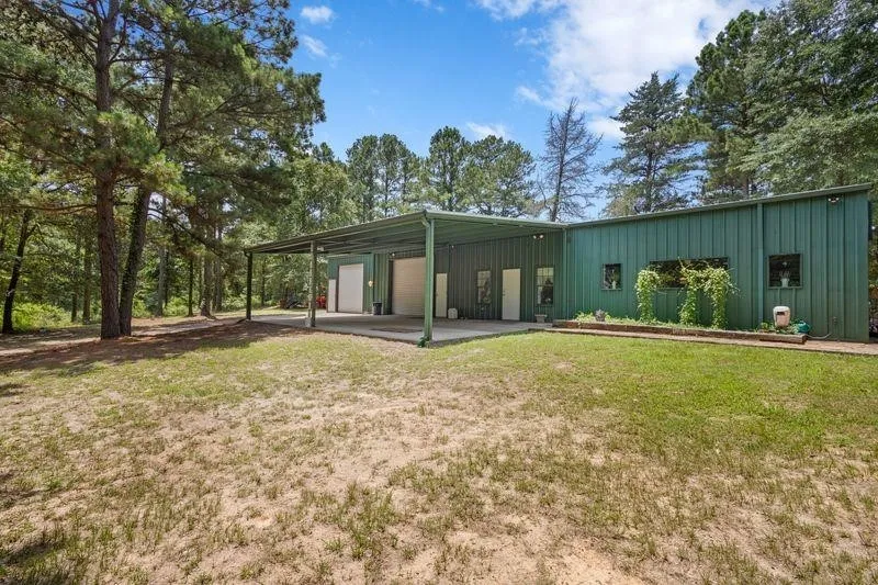 Single Family Residence For Sale in Upshur County , 2226 Holly Road, Gilmer, Texas 75644, 5 Bedrooms, 2 Bathrooms, 2 Garage spaces, 3,384 Sqft, built in 2015, Price $759,000, mls#21344249, Real Estate Agent in Gilmer, Homes For Sale in Upshur county, Homes For Sale in Gilmer, Realtor in Gilmer Texas, Real Estate Brokerage Independent Realty Texas, Luminita Cordes Realtor