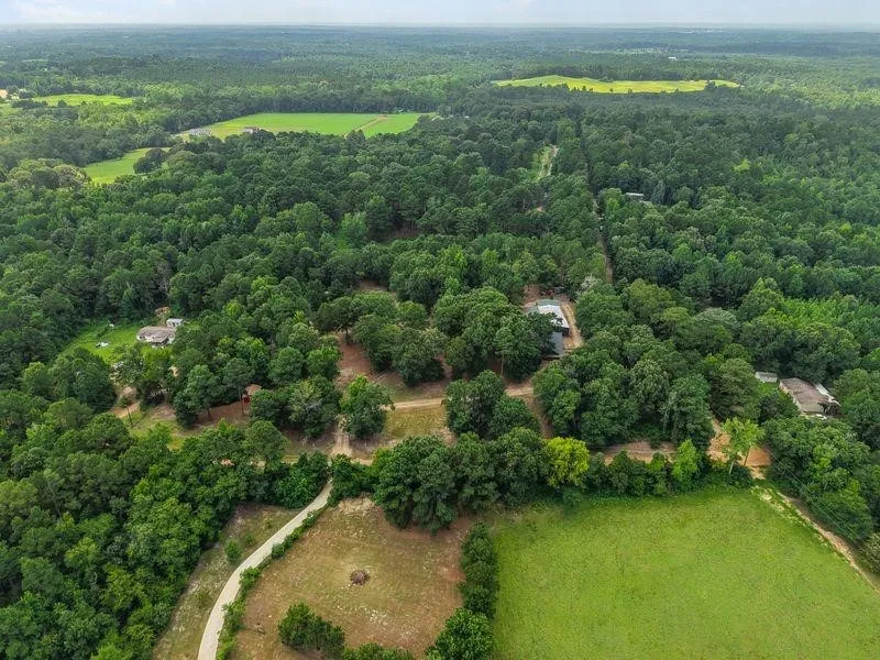 Single Family Residence For Sale in Upshur County , 2226 Holly Road, Gilmer, Texas 75644, 5 Bedrooms, 2 Bathrooms, 2 Garage spaces, 3,384 Sqft, built in 2015, Price $759,000, mls#21344249, Real Estate Agent in Gilmer, Homes For Sale in Upshur county, Homes For Sale in Gilmer, Realtor in Gilmer Texas, Real Estate Brokerage Independent Realty Texas, Luminita Cordes Realtor