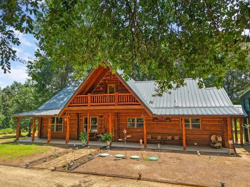 Single Family Residence For Sale in Upshur County , 2226 Holly Road, Gilmer, Texas 75644, 5 Bedrooms, 2 Bathrooms, 2 Garage spaces, 3,384 Sqft, built in 2015, Price $759,000, mls#21344249, Real Estate Agent in Gilmer, Homes For Sale in Upshur county, Homes For Sale in Gilmer, Realtor in Gilmer Texas, Real Estate Brokerage Independent Realty Texas, Luminita Cordes Realtor