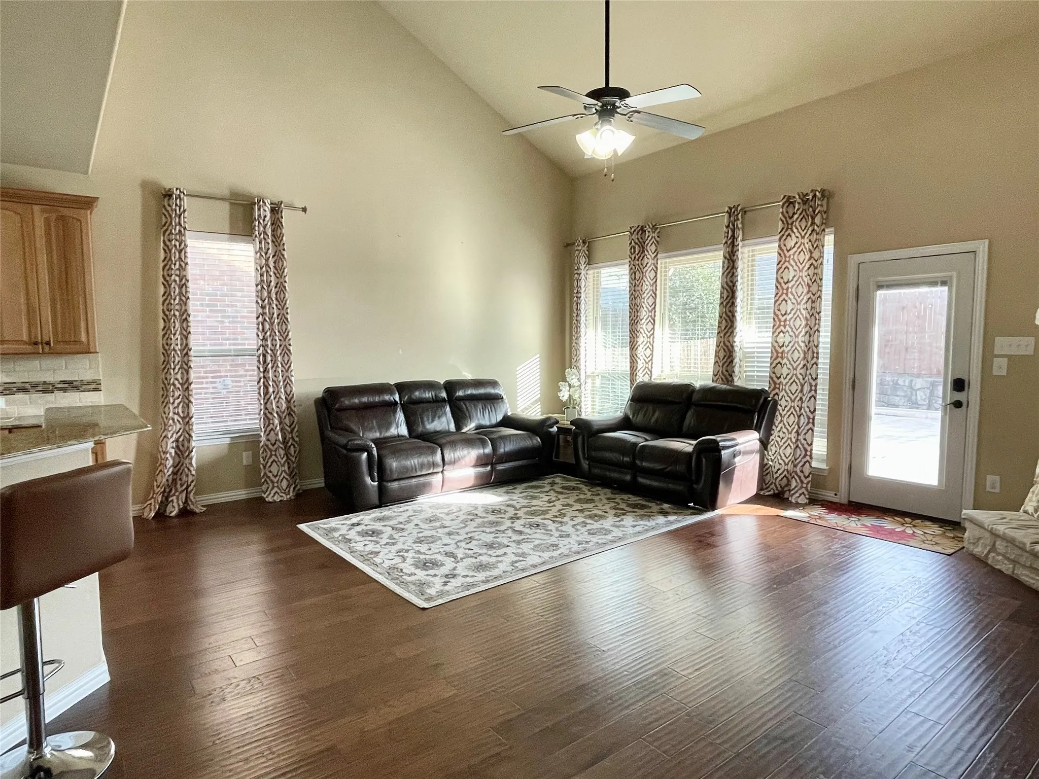 Single Family Residence For Rent in Denton County , 2680 Costa Mesa Drive, Little Elm, Texas 75068, 4 Bedroom, 4 Bathroom, 2 Garage spaces, 3,378 Sqft, built in 2014, mls#21343579, Real Estate Agent in Little Elm, Homes For Rent in Denton county, Homes For Rent in Little Elm, Realtor in Little Elm Texas, Real Estate Brokerage Independent Realty Texas, Luminita Cordes Realtor