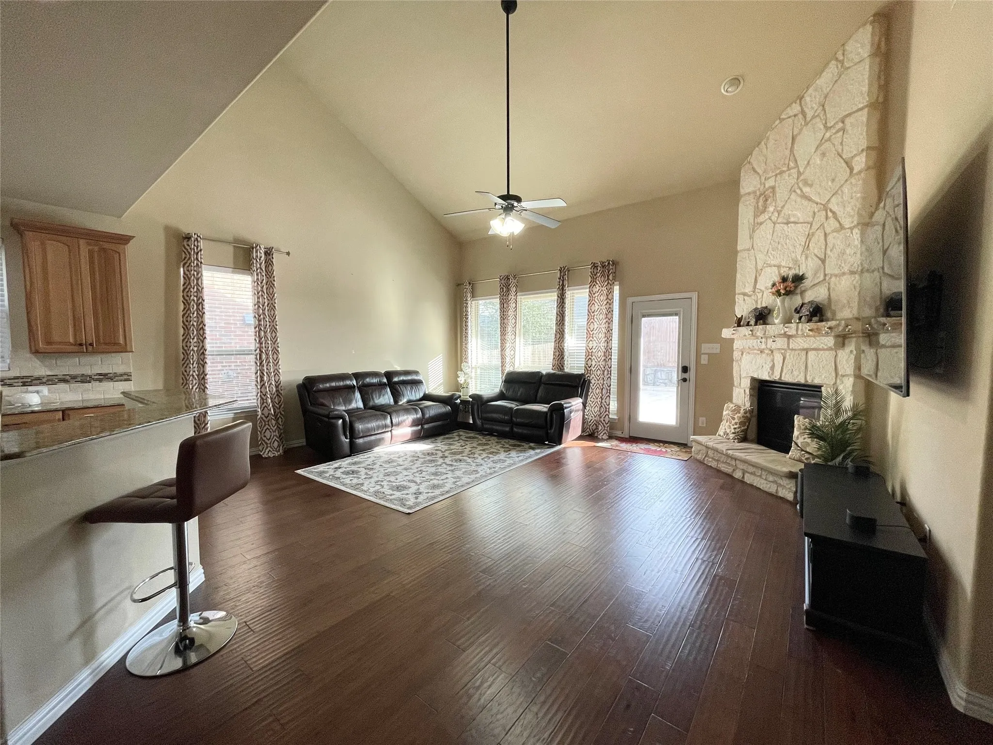 Single Family Residence For Rent in Denton County , 2680 Costa Mesa Drive, Little Elm, Texas 75068, 4 Bedroom, 4 Bathroom, 2 Garage spaces, 3,378 Sqft, built in 2014, mls#21343579, Real Estate Agent in Little Elm, Homes For Rent in Denton county, Homes For Rent in Little Elm, Realtor in Little Elm Texas, Real Estate Brokerage Independent Realty Texas, Luminita Cordes Realtor