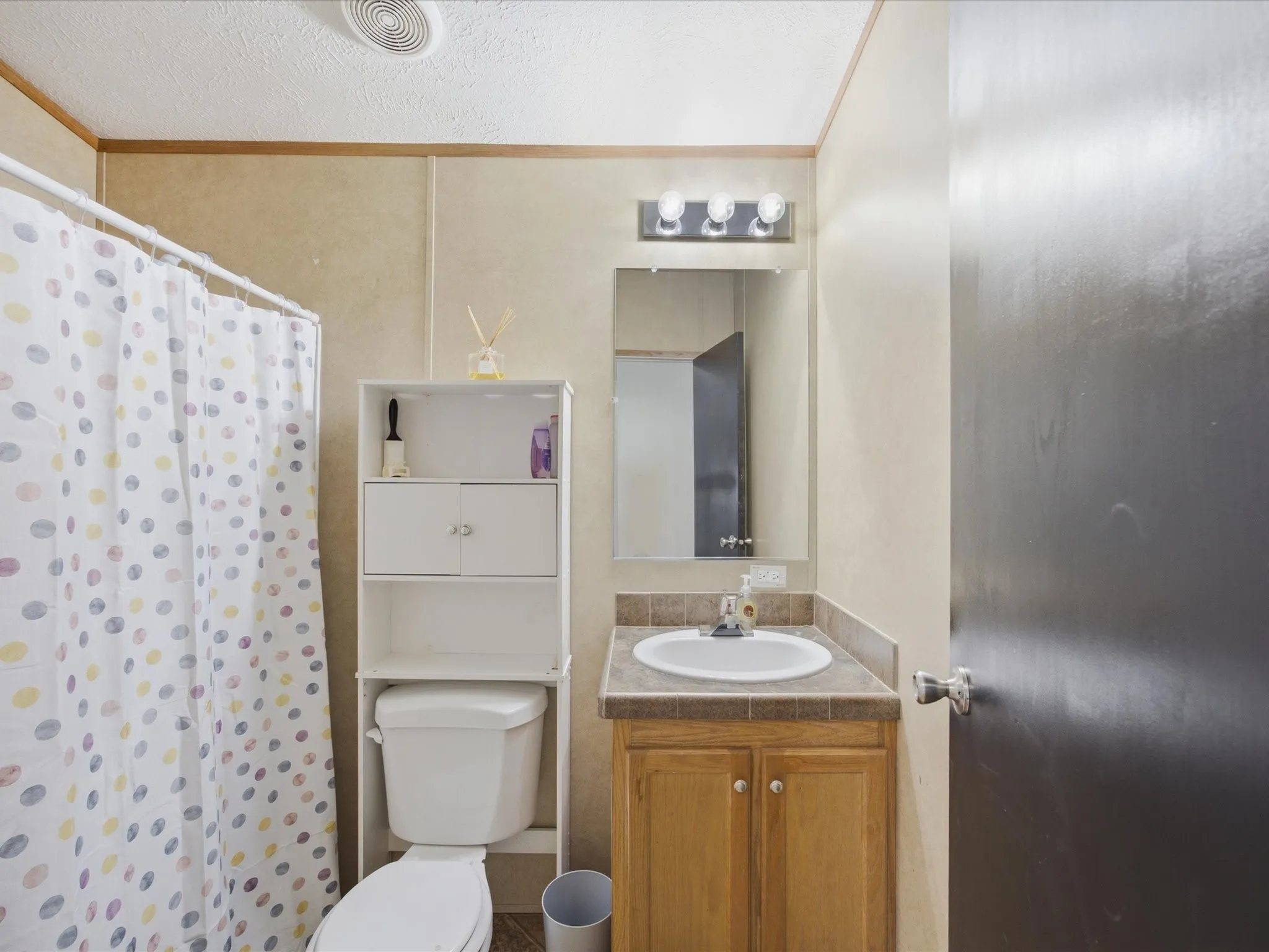 Single Family Residence For Sale in Ellis County , 106 Hemphill Street, Avalon, Texas 76623, 5 Bedroom, 3 Bathroom, Garage spaces, 2,100 Sqft, built in 2010, mls#21338040, Real Estate Agent in Avalon, Homes For Sale in Ellis county, Homes For Sale in Avalon, Realtor in Avalon Texas, Real Estate Brokerage Independent Realty Texas, Luminita Cordes Realtor