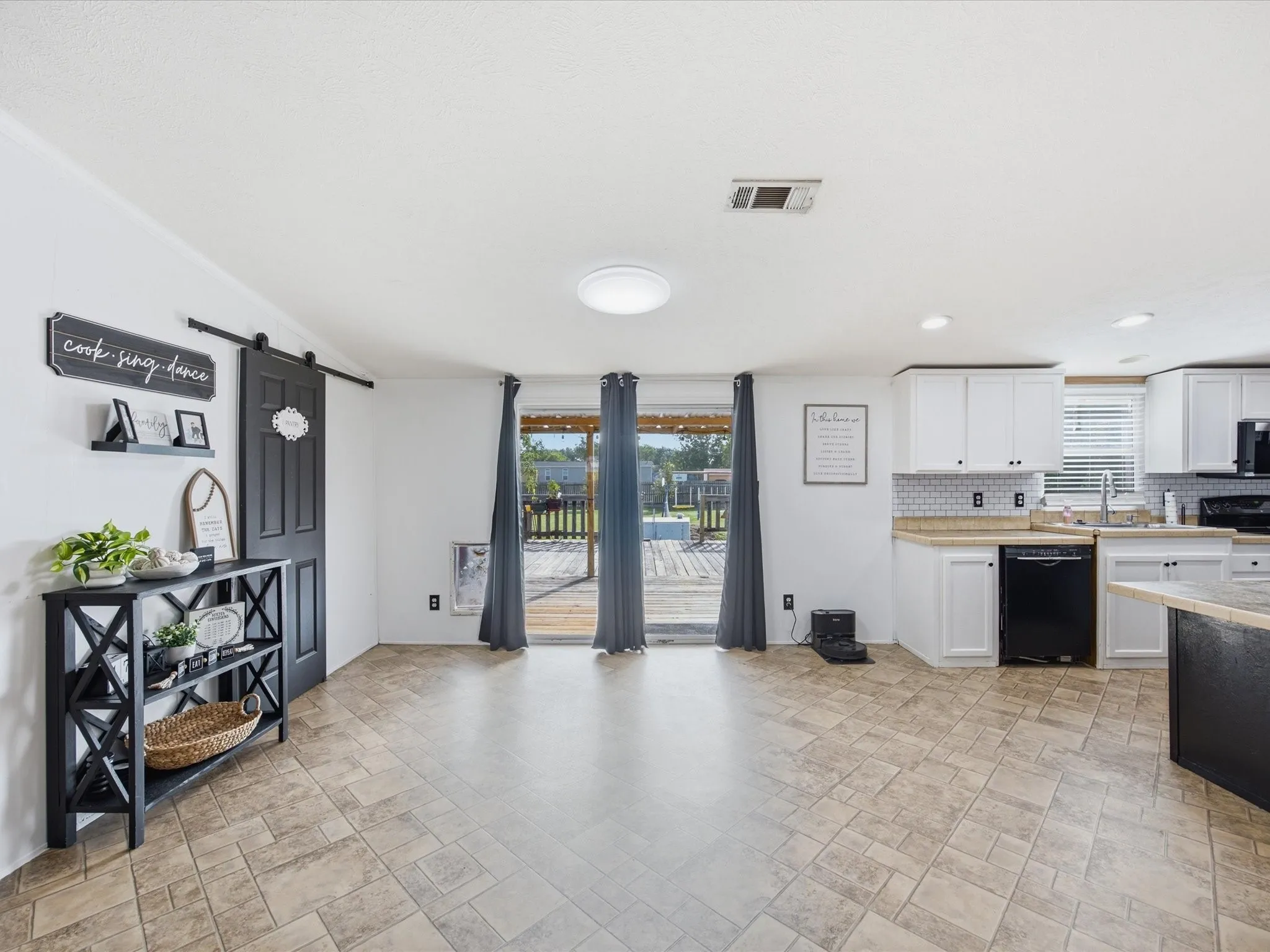 Single Family Residence For Sale in Ellis County , 106 Hemphill Street, Avalon, Texas 76623, 5 Bedroom, 3 Bathroom, Garage spaces, 2,100 Sqft, built in 2010, mls#21338040, Real Estate Agent in Avalon, Homes For Sale in Ellis county, Homes For Sale in Avalon, Realtor in Avalon Texas, Real Estate Brokerage Independent Realty Texas, Luminita Cordes Realtor