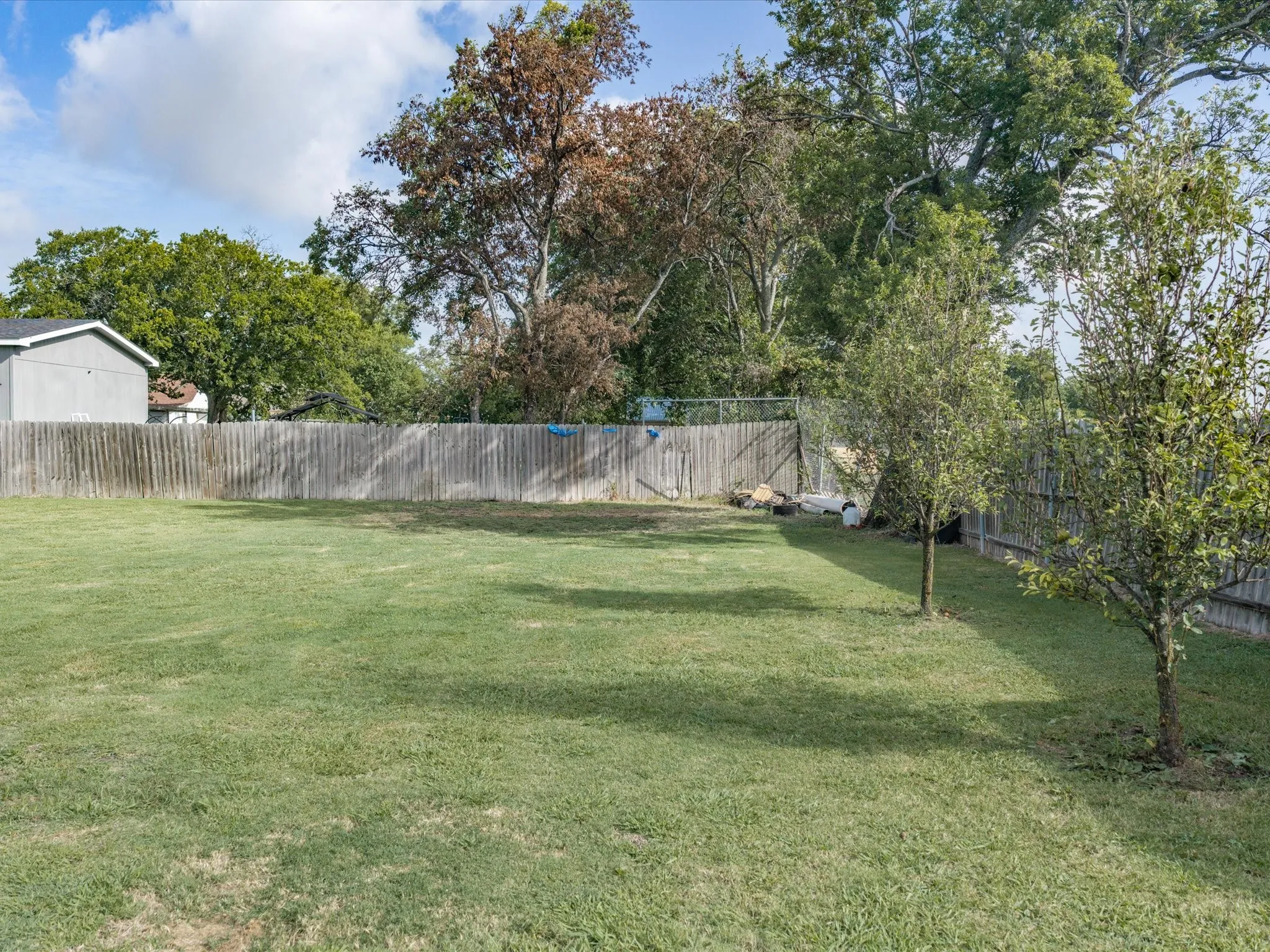 Single Family Residence For Sale in Ellis County , 106 Hemphill Street, Avalon, Texas 76623, 5 Bedroom, 3 Bathroom, Garage spaces, 2,100 Sqft, built in 2010, mls#21338040, Real Estate Agent in Avalon, Homes For Sale in Ellis county, Homes For Sale in Avalon, Realtor in Avalon Texas, Real Estate Brokerage Independent Realty Texas, Luminita Cordes Realtor
