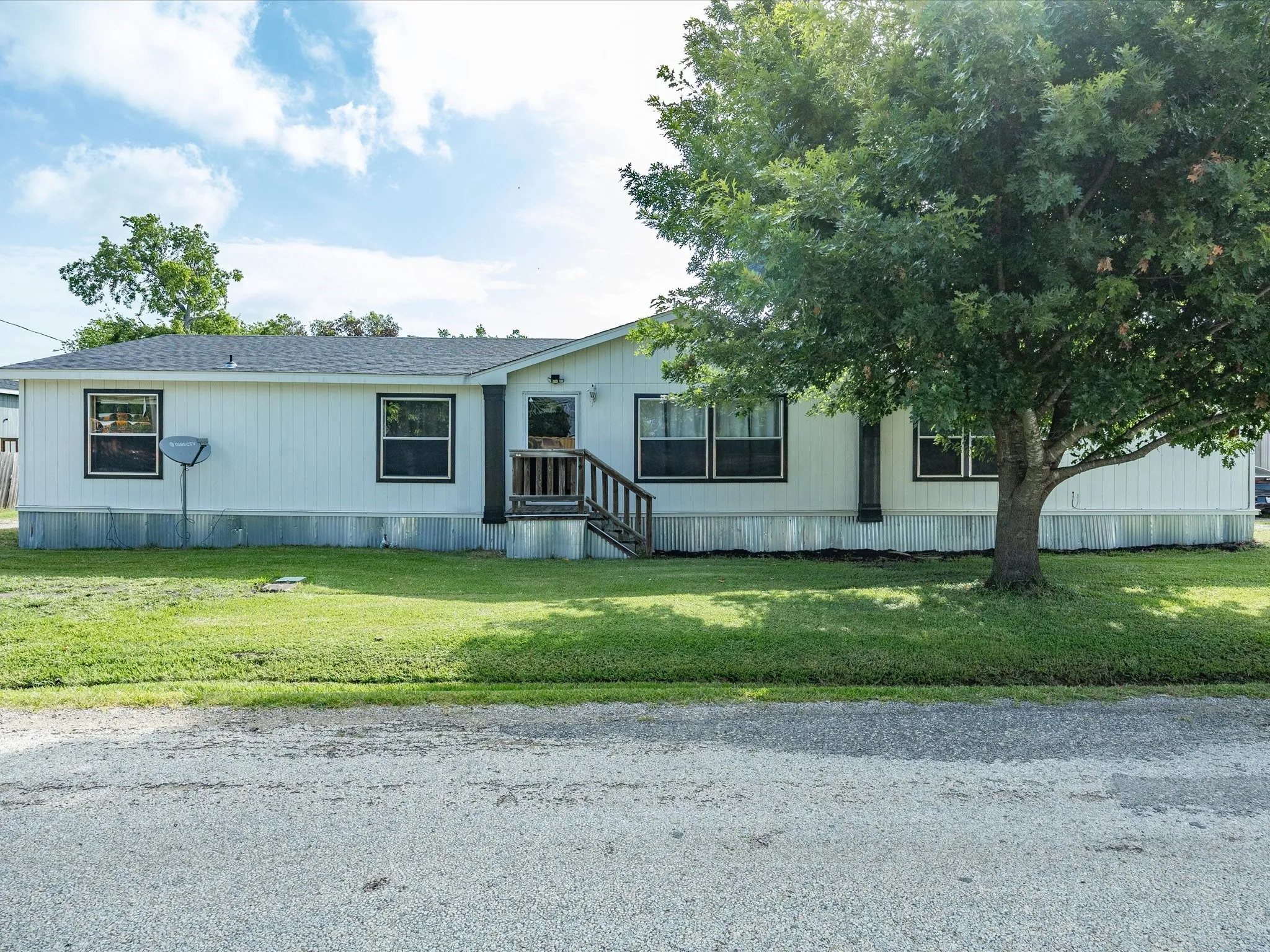 Single Family Residence For Sale in Ellis County , 106 Hemphill Street, Avalon, Texas 76623, 5 Bedroom, 3 Bathroom, Garage spaces, 2,100 Sqft, built in 2010, mls#21338040, Real Estate Agent in Avalon, Homes For Sale in Ellis county, Homes For Sale in Avalon, Realtor in Avalon Texas, Real Estate Brokerage Independent Realty Texas, Luminita Cordes Realtor
