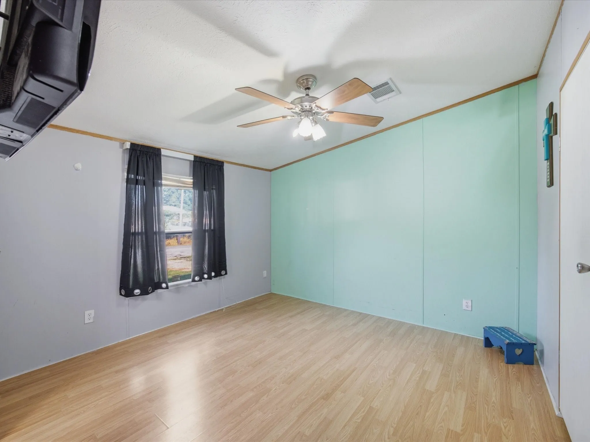 Single Family Residence For Sale in Ellis County , 106 Hemphill Street, Avalon, Texas 76623, 5 Bedroom, 3 Bathroom, Garage spaces, 2,100 Sqft, built in 2010, mls#21338040, Real Estate Agent in Avalon, Homes For Sale in Ellis county, Homes For Sale in Avalon, Realtor in Avalon Texas, Real Estate Brokerage Independent Realty Texas, Luminita Cordes Realtor