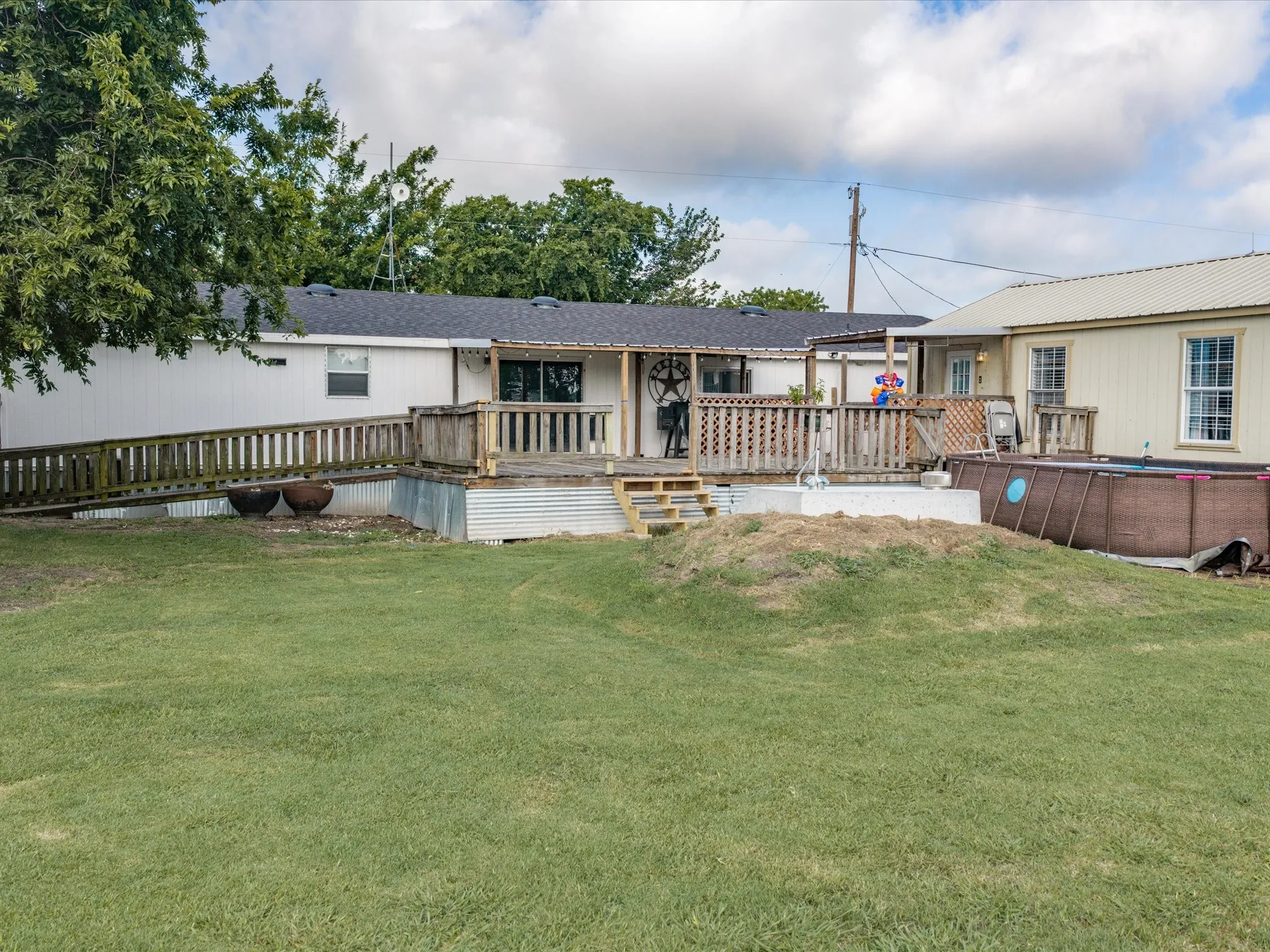 Single Family Residence For Sale in Ellis County , 106 Hemphill Street, Avalon, Texas 76623, 5 Bedroom, 3 Bathroom, Garage spaces, 2,100 Sqft, built in 2010, mls#21338040, Real Estate Agent in Avalon, Homes For Sale in Ellis county, Homes For Sale in Avalon, Realtor in Avalon Texas, Real Estate Brokerage Independent Realty Texas, Luminita Cordes Realtor