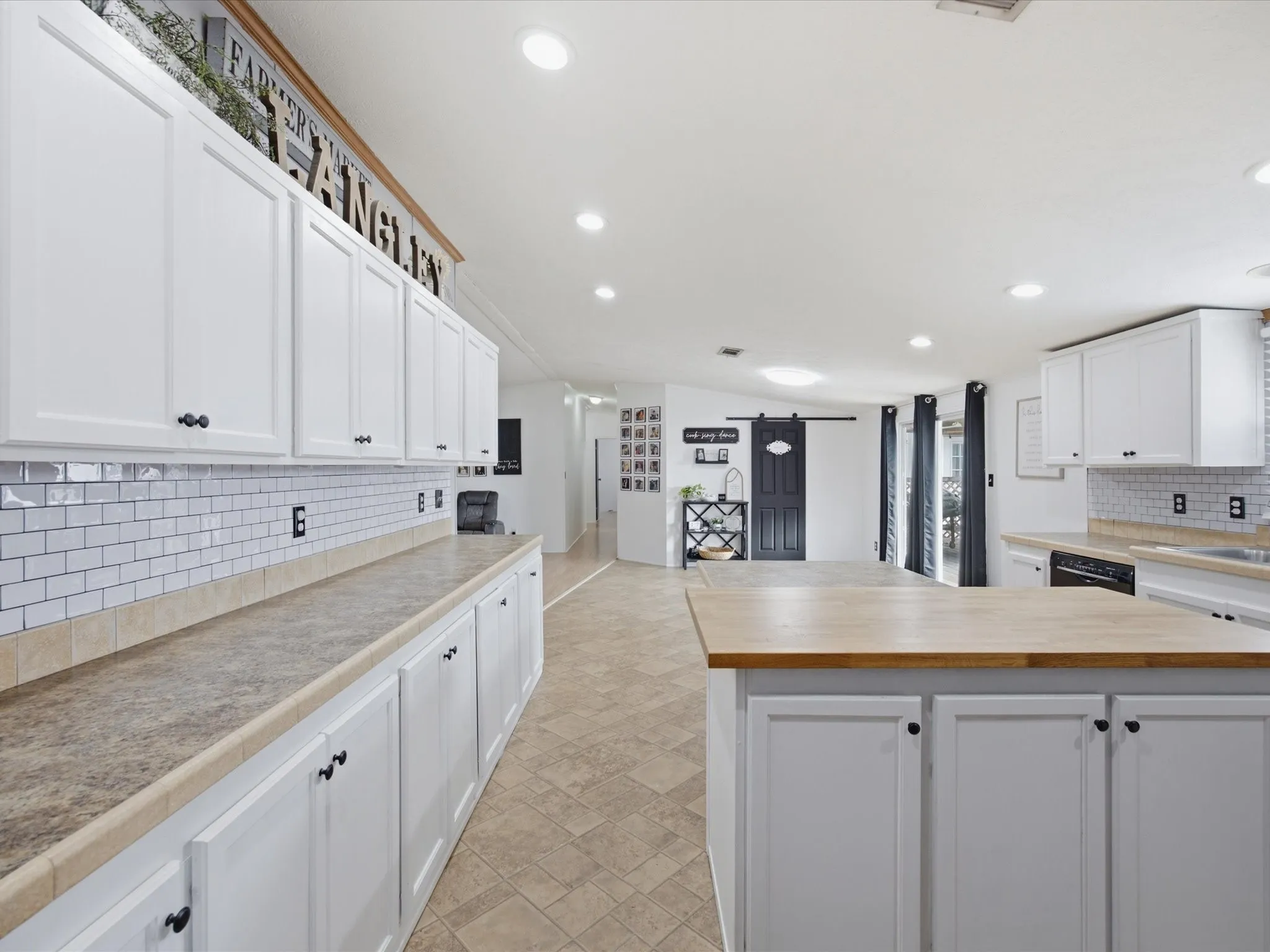 Single Family Residence For Sale in Ellis County , 106 Hemphill Street, Avalon, Texas 76623, 5 Bedroom, 3 Bathroom, Garage spaces, 2,100 Sqft, built in 2010, mls#21338040, Real Estate Agent in Avalon, Homes For Sale in Ellis county, Homes For Sale in Avalon, Realtor in Avalon Texas, Real Estate Brokerage Independent Realty Texas, Luminita Cordes Realtor