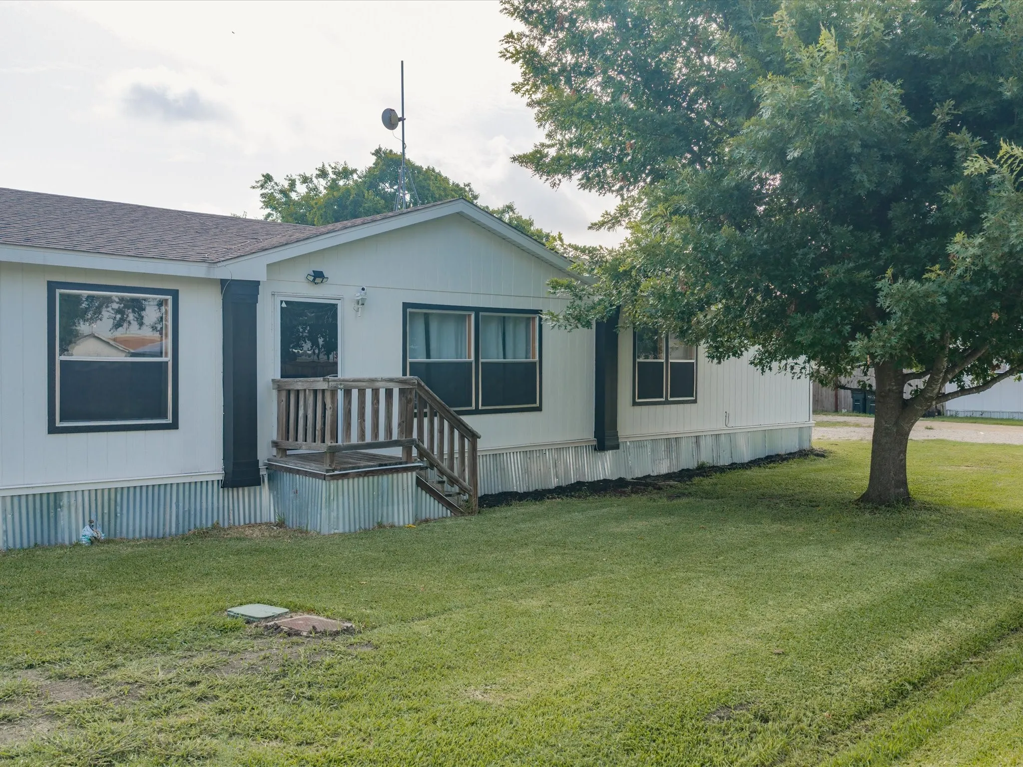 Single Family Residence For Sale in Ellis County , 106 Hemphill Street, Avalon, Texas 76623, 5 Bedroom, 3 Bathroom, Garage spaces, 2,100 Sqft, built in 2010, mls#21338040, Real Estate Agent in Avalon, Homes For Sale in Ellis county, Homes For Sale in Avalon, Realtor in Avalon Texas, Real Estate Brokerage Independent Realty Texas, Luminita Cordes Realtor