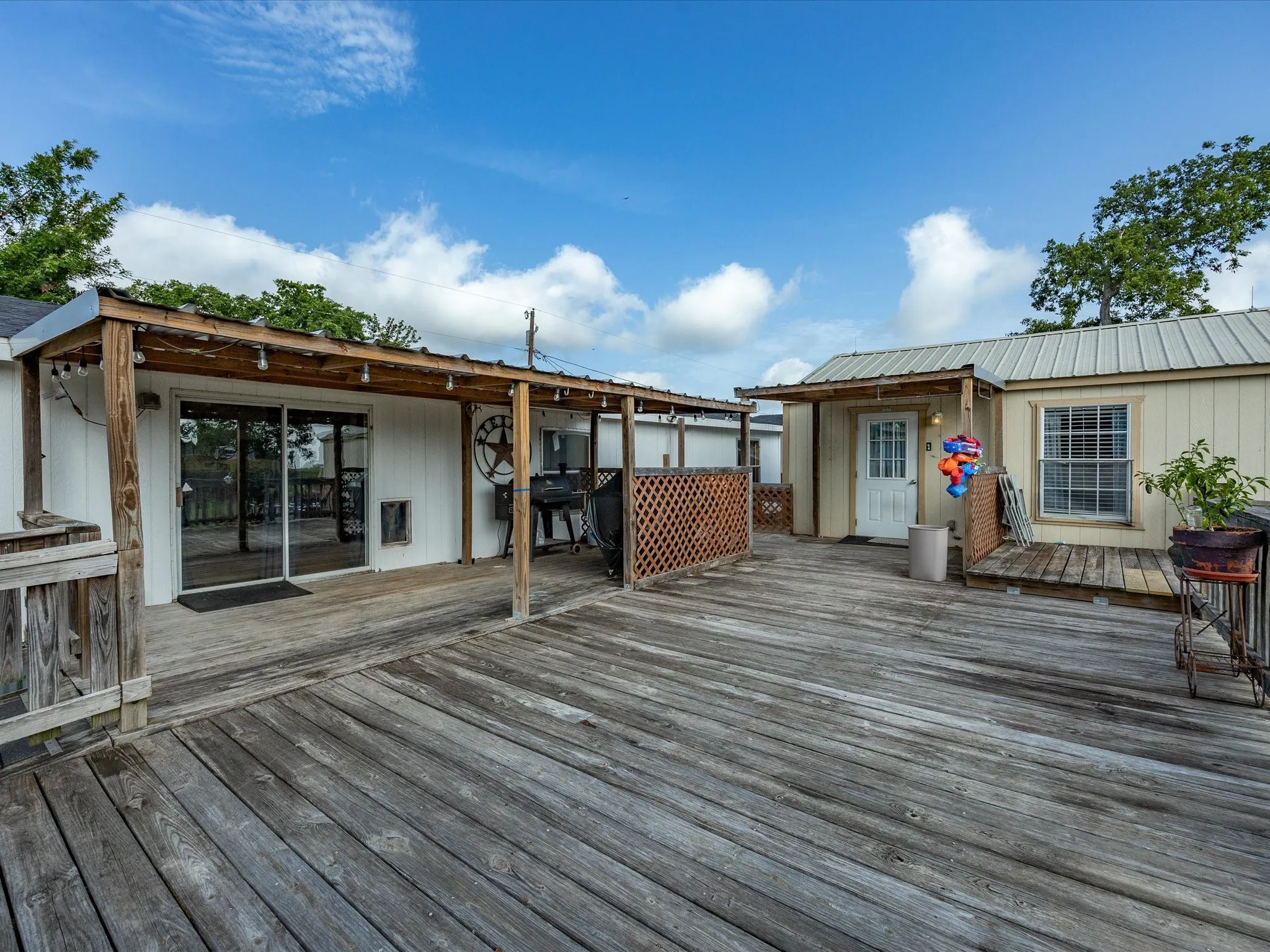 Single Family Residence For Sale in Ellis County , 106 Hemphill Street, Avalon, Texas 76623, 5 Bedroom, 3 Bathroom, Garage spaces, 2,100 Sqft, built in 2010, mls#21338040, Real Estate Agent in Avalon, Homes For Sale in Ellis county, Homes For Sale in Avalon, Realtor in Avalon Texas, Real Estate Brokerage Independent Realty Texas, Luminita Cordes Realtor