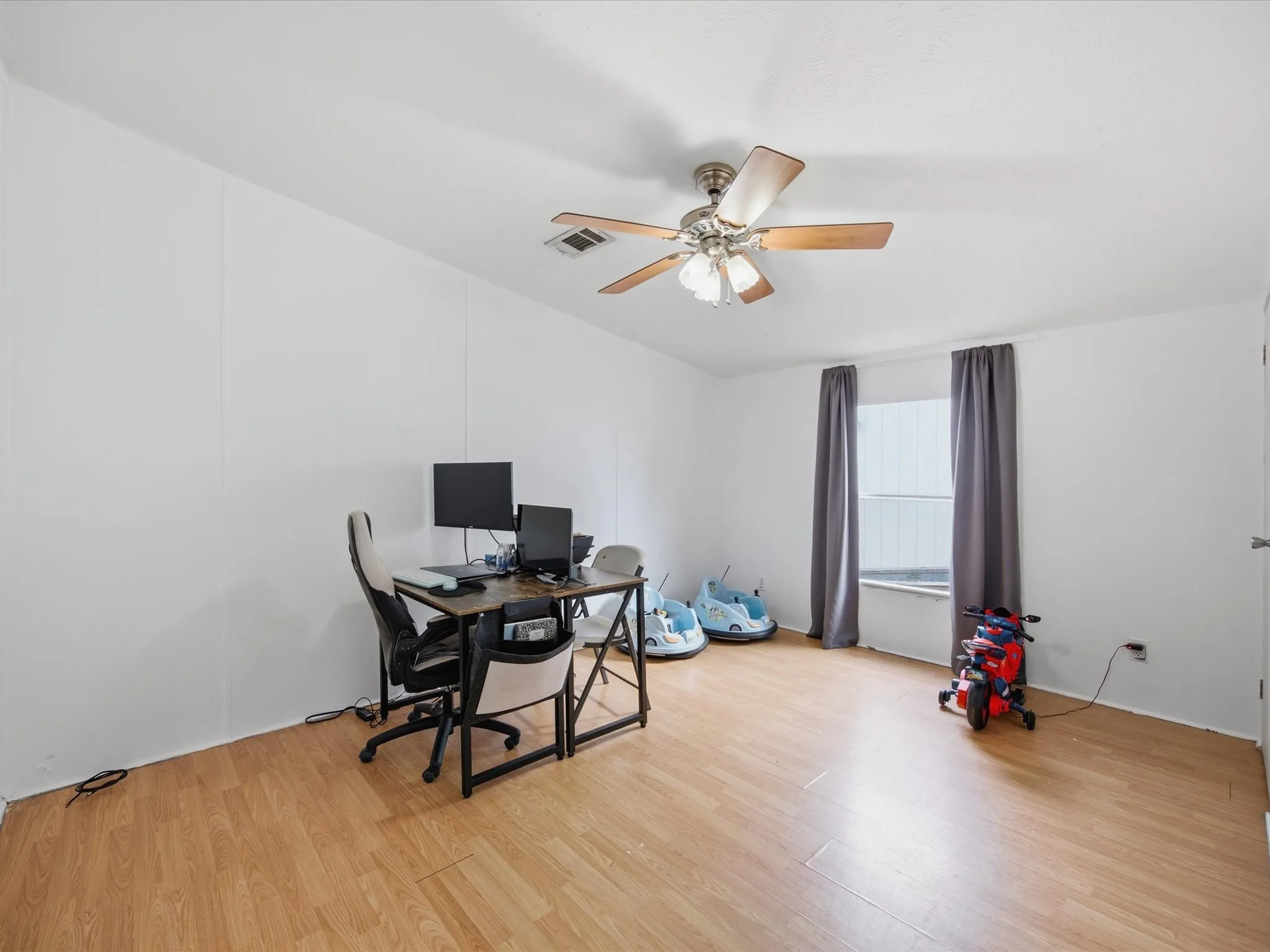 Single Family Residence For Sale in Ellis County , 106 Hemphill Street, Avalon, Texas 76623, 5 Bedroom, 3 Bathroom, Garage spaces, 2,100 Sqft, built in 2010, mls#21338040, Real Estate Agent in Avalon, Homes For Sale in Ellis county, Homes For Sale in Avalon, Realtor in Avalon Texas, Real Estate Brokerage Independent Realty Texas, Luminita Cordes Realtor