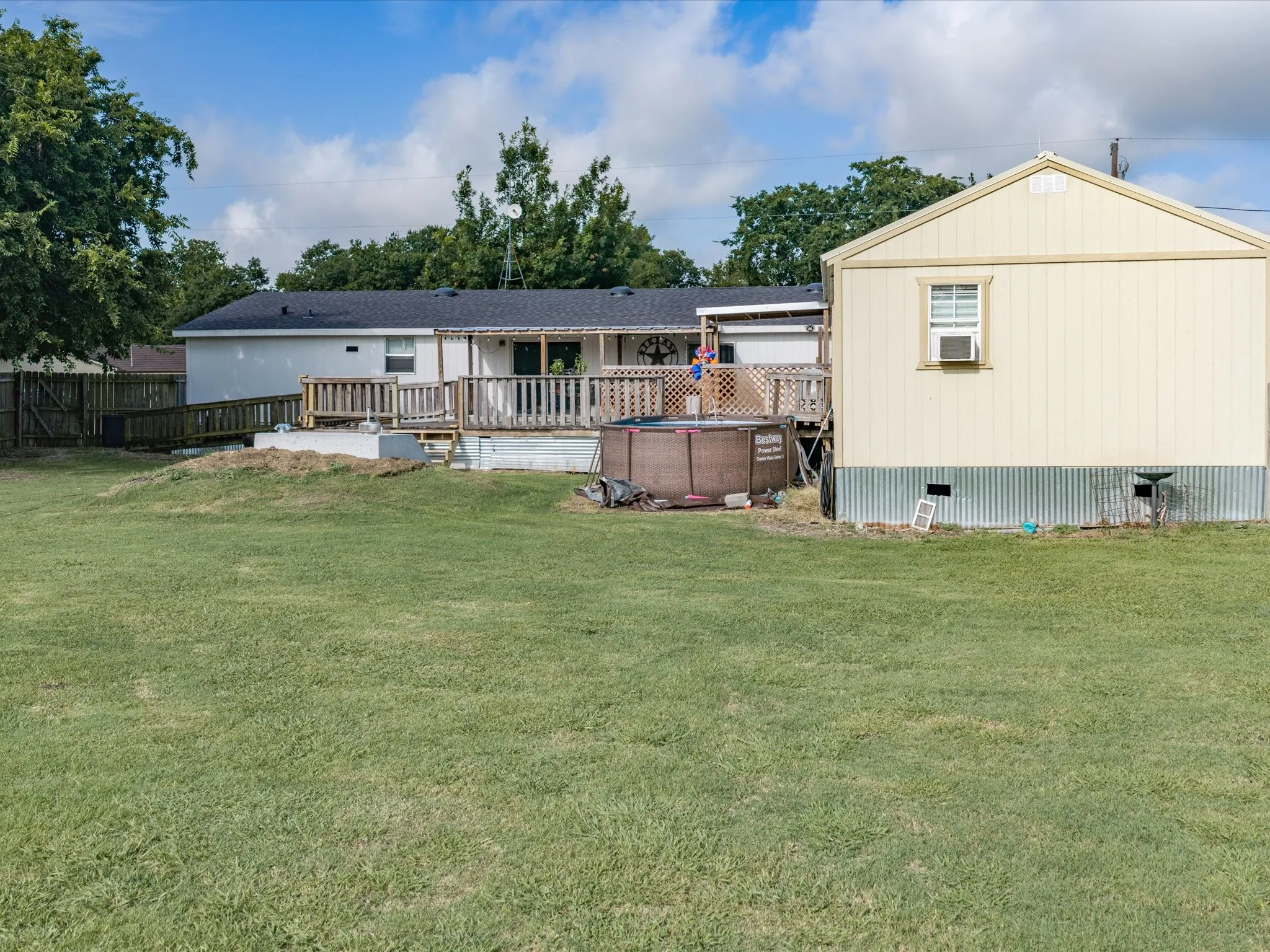 Single Family Residence For Sale in Ellis County , 106 Hemphill Street, Avalon, Texas 76623, 5 Bedroom, 3 Bathroom, Garage spaces, 2,100 Sqft, built in 2010, mls#21338040, Real Estate Agent in Avalon, Homes For Sale in Ellis county, Homes For Sale in Avalon, Realtor in Avalon Texas, Real Estate Brokerage Independent Realty Texas, Luminita Cordes Realtor
