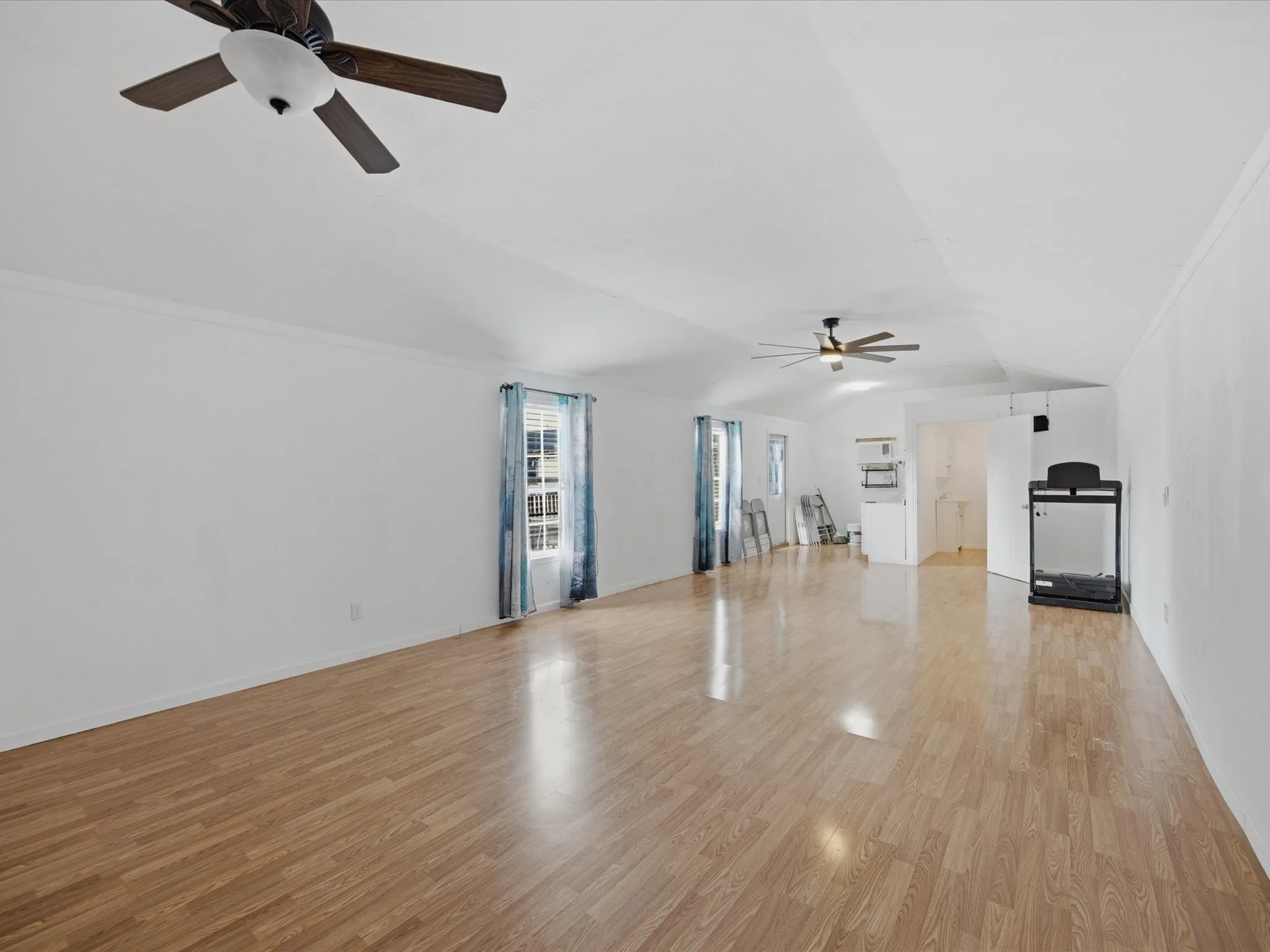 Single Family Residence For Sale in Ellis County , 106 Hemphill Street, Avalon, Texas 76623, 5 Bedroom, 3 Bathroom, Garage spaces, 2,100 Sqft, built in 2010, mls#21338040, Real Estate Agent in Avalon, Homes For Sale in Ellis county, Homes For Sale in Avalon, Realtor in Avalon Texas, Real Estate Brokerage Independent Realty Texas, Luminita Cordes Realtor