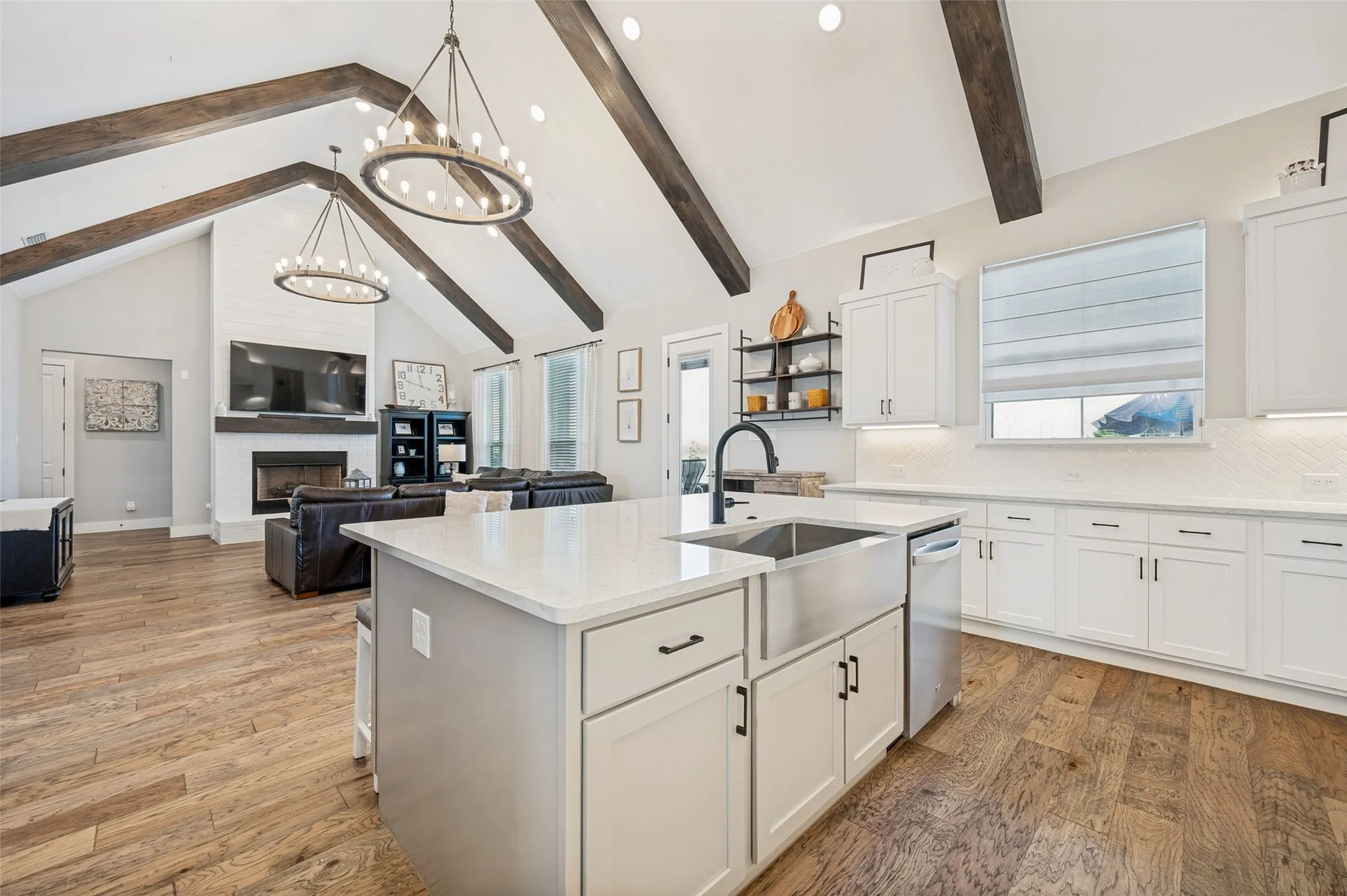 Single Family Residence For Sale in Grayson County , 43 Ohanlon Drive, Van Alstyne, Texas 75495, 4 Bedroom, 3 Bathroom, 3 Garage spaces, 2,782 Sqft, built in 2021, mls#21342007, Real Estate Agent in Van Alstyne, Homes For Sale in Grayson county, Homes For Sale in Van Alstyne, Realtor in Van Alstyne Texas, Real Estate Brokerage Independent Realty Texas, Luminita Cordes Realtor