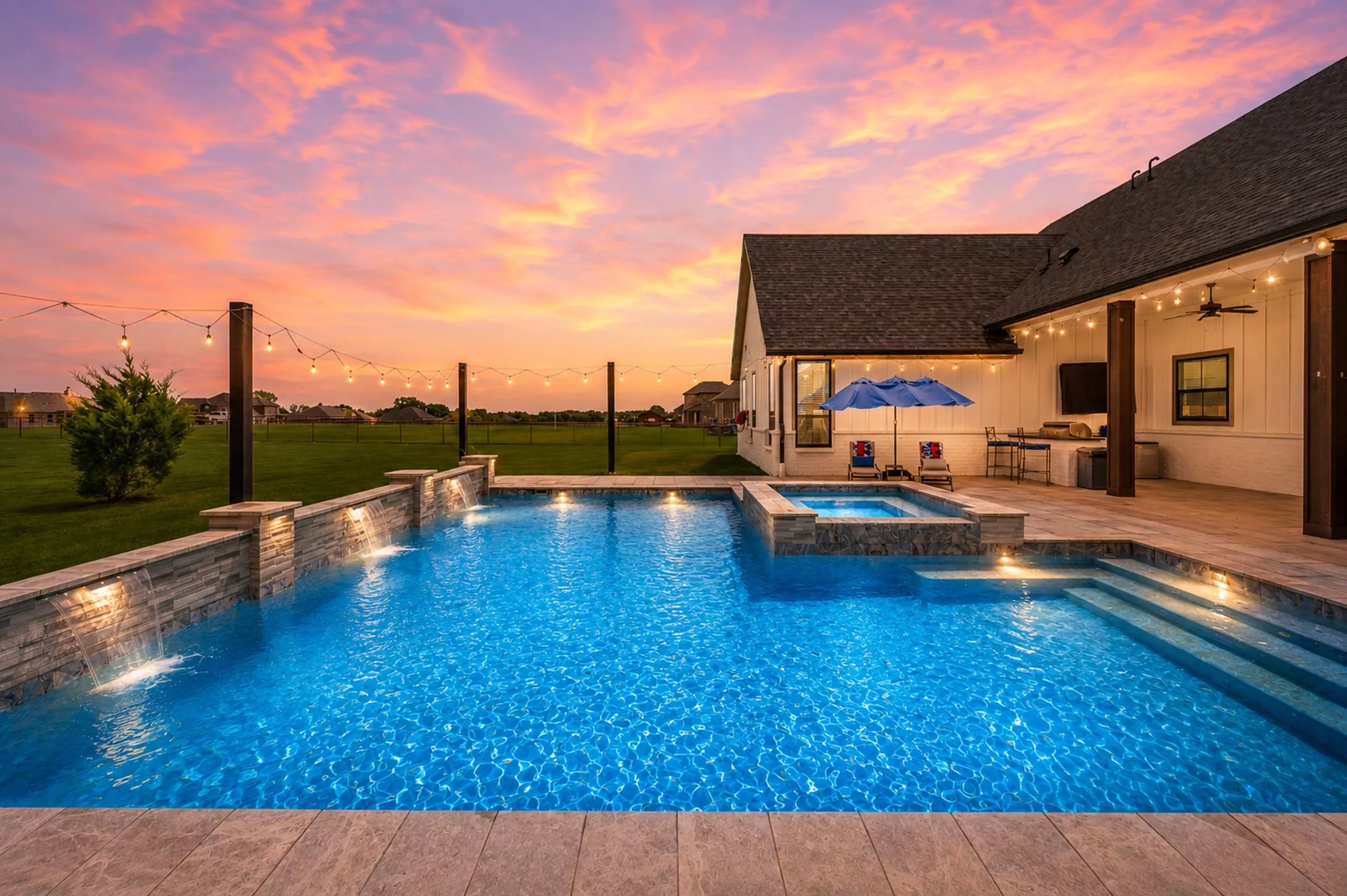 Single Family Residence For Sale in Grayson County , 43 Ohanlon Drive, Van Alstyne, Texas 75495, 4 Bedroom, 3 Bathroom, 3 Garage spaces, 2,782 Sqft, built in 2021, mls#21342007, Real Estate Agent in Van Alstyne, Homes For Sale in Grayson county, Homes For Sale in Van Alstyne, Realtor in Van Alstyne Texas, Real Estate Brokerage Independent Realty Texas, Luminita Cordes Realtor
