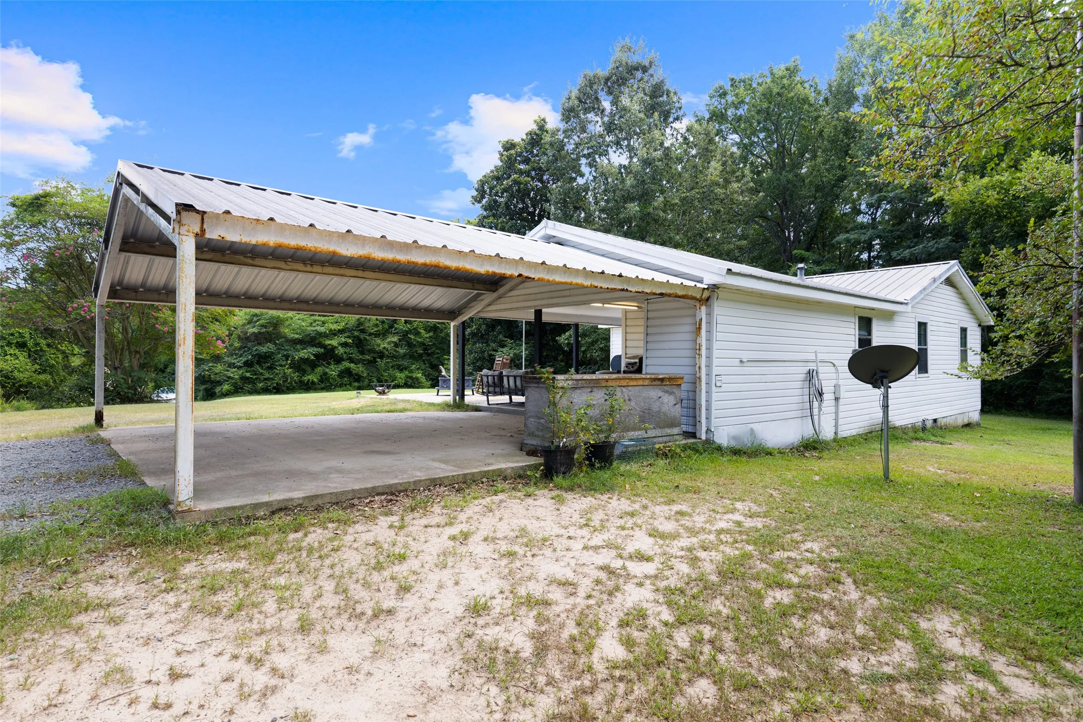 Single Family Residence For Sale in Upshur County , 11932 Wisteria, Ore City, Texas 75683, 2 Bedroom, 1 Bathroom, Garage spaces, 989 Sqft, built in 1990, mls#21344265, Real Estate Agent in Ore City, Homes For Sale in Upshur county, Homes For Sale in Ore City, Realtor in Ore City Texas, Real Estate Brokerage Independent Realty Texas, Luminita Cordes Realtor