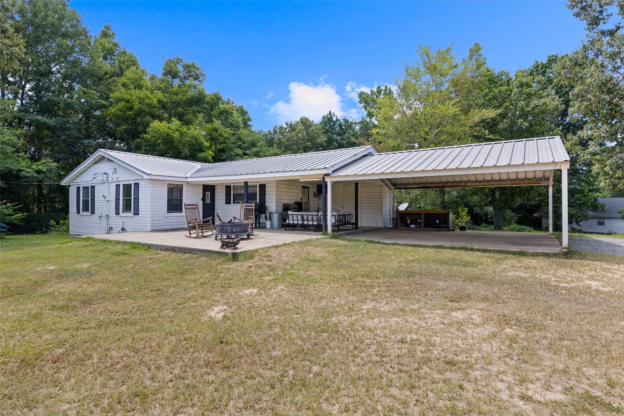Single Family Residence For Sale in Upshur County , 11932 Wisteria, Ore City, Texas 75683, 2 Bedroom, 1 Bathroom, Garage spaces, 989 Sqft, built in 1990, mls#21344265, Real Estate Agent in Ore City, Homes For Sale in Upshur county, Homes For Sale in Ore City, Realtor in Ore City Texas, Real Estate Brokerage Independent Realty Texas, Luminita Cordes Realtor