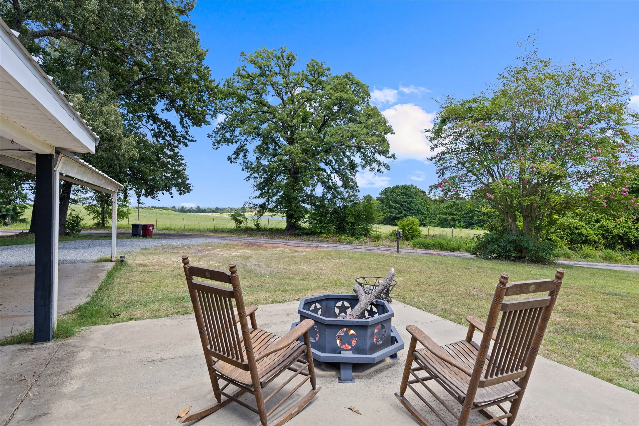 Single Family Residence For Sale in Upshur County , 11932 Wisteria, Ore City, Texas 75683, 2 Bedroom, 1 Bathroom, Garage spaces, 989 Sqft, built in 1990, mls#21344265, Real Estate Agent in Ore City, Homes For Sale in Upshur county, Homes For Sale in Ore City, Realtor in Ore City Texas, Real Estate Brokerage Independent Realty Texas, Luminita Cordes Realtor