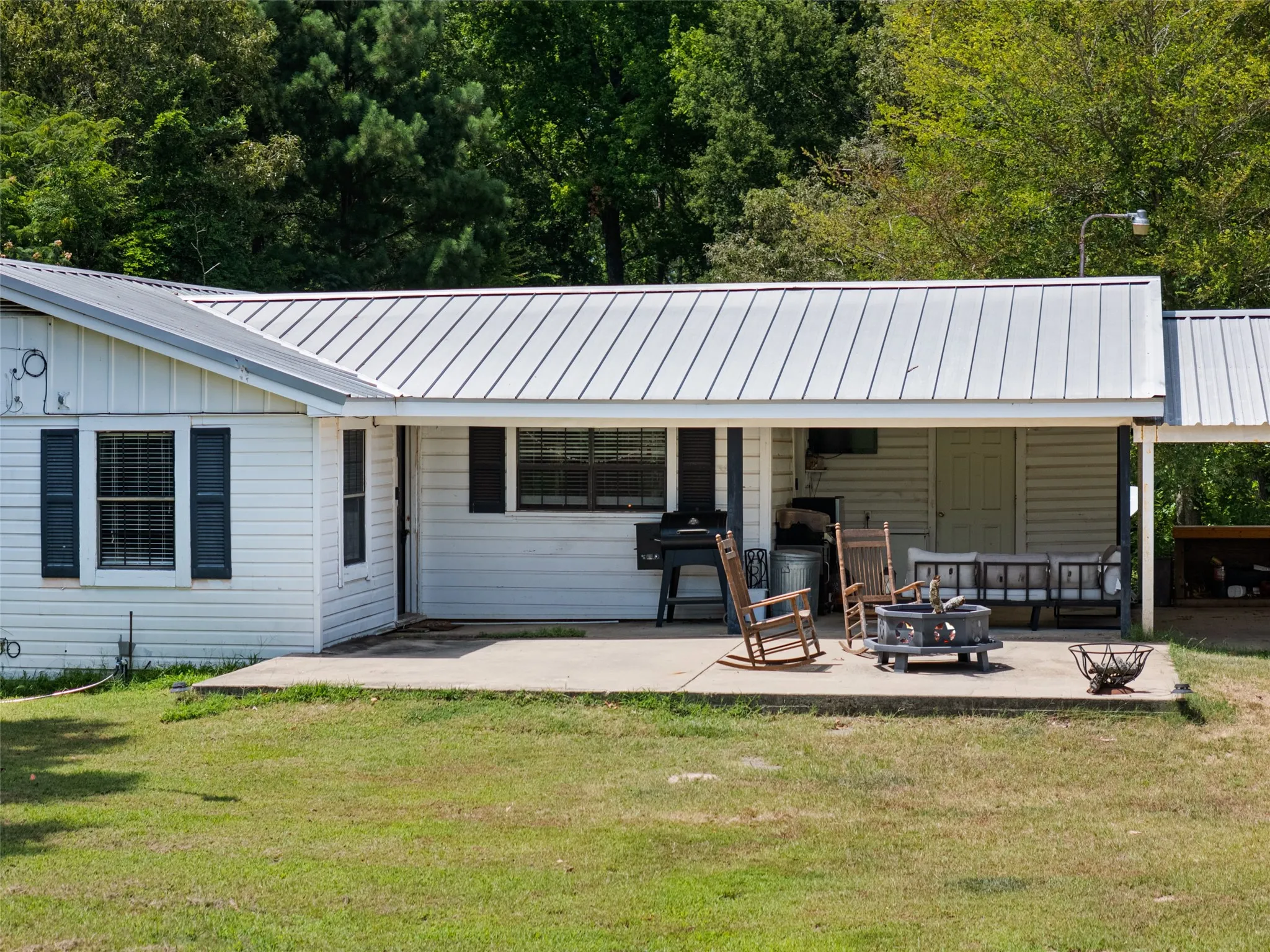 Single Family Residence For Sale in Upshur County , 11932 Wisteria, Ore City, Texas 75683, 2 Bedroom, 1 Bathroom, Garage spaces, 989 Sqft, built in 1990, mls#21344265, Real Estate Agent in Ore City, Homes For Sale in Upshur county, Homes For Sale in Ore City, Realtor in Ore City Texas, Real Estate Brokerage Independent Realty Texas, Luminita Cordes Realtor