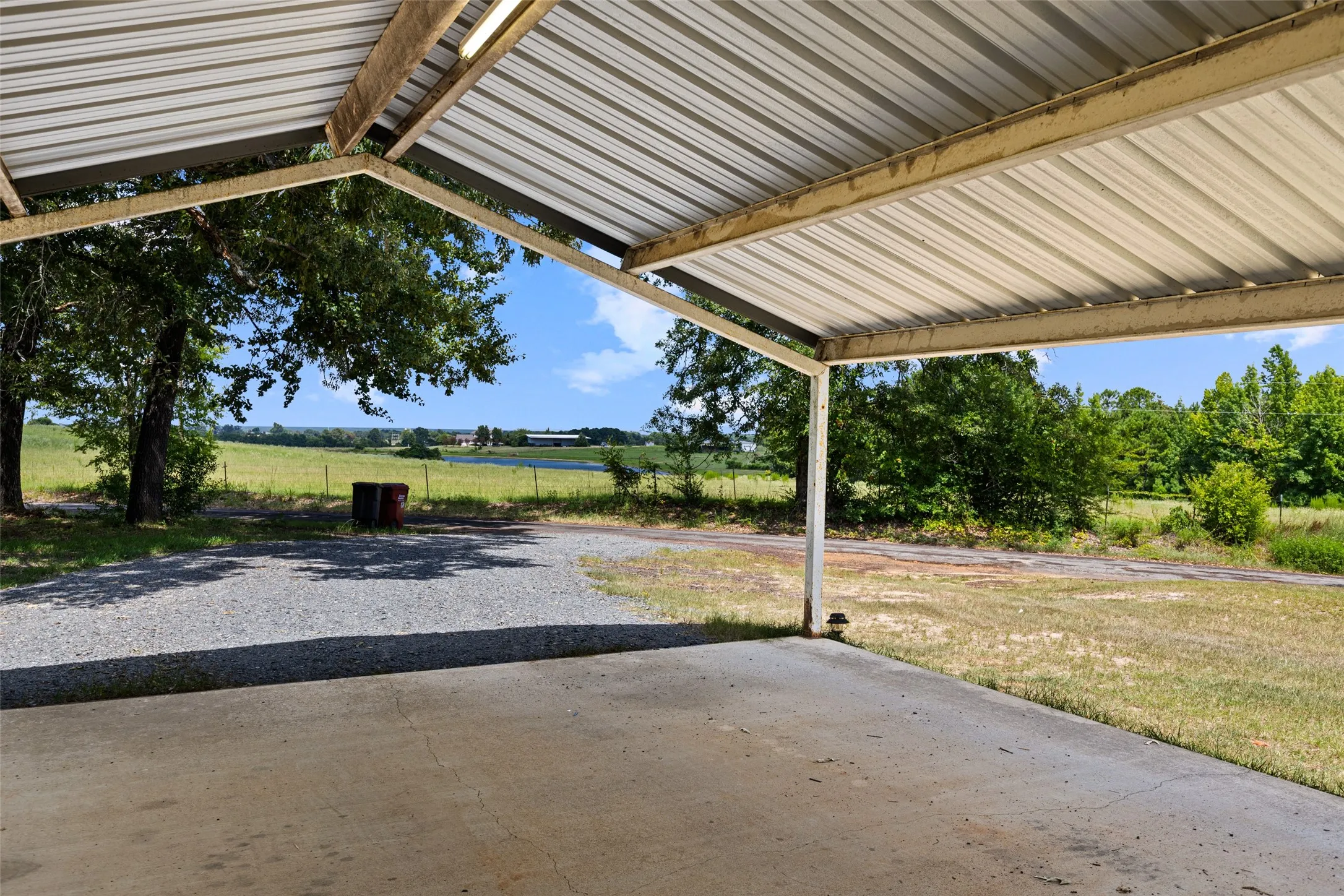 Single Family Residence For Sale in Upshur County , 11932 Wisteria, Ore City, Texas 75683, 2 Bedroom, 1 Bathroom, Garage spaces, 989 Sqft, built in 1990, mls#21344265, Real Estate Agent in Ore City, Homes For Sale in Upshur county, Homes For Sale in Ore City, Realtor in Ore City Texas, Real Estate Brokerage Independent Realty Texas, Luminita Cordes Realtor