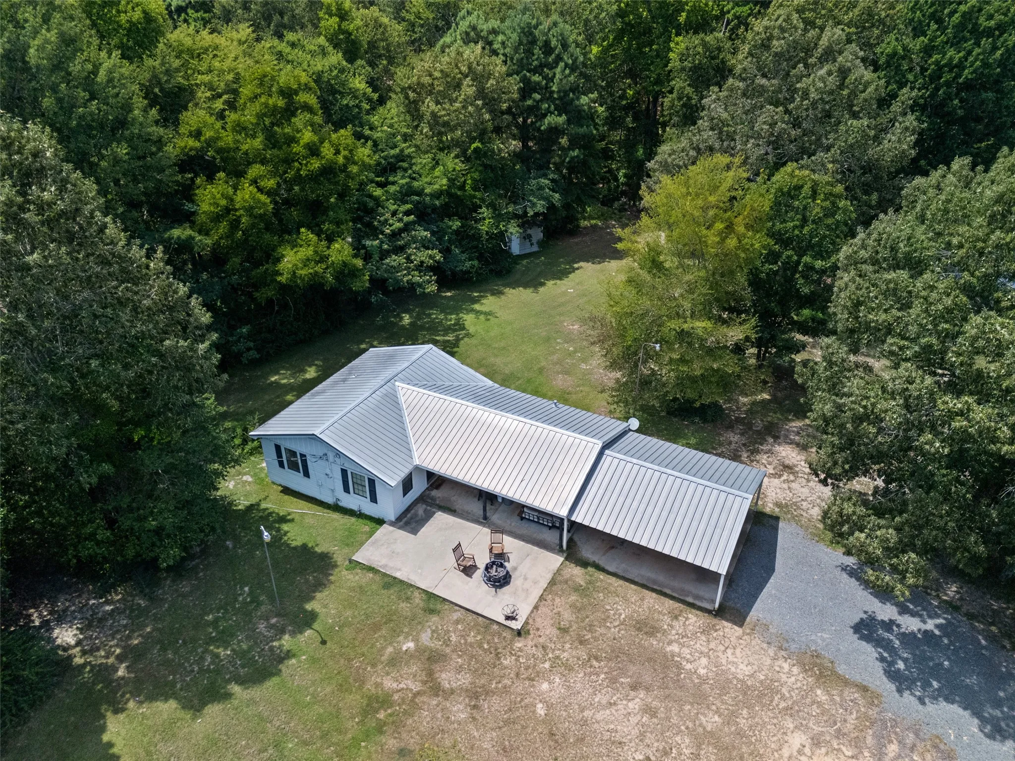 Single Family Residence For Sale in Upshur County , 11932 Wisteria, Ore City, Texas 75683, 2 Bedroom, 1 Bathroom, Garage spaces, 989 Sqft, built in 1990, mls#21344265, Real Estate Agent in Ore City, Homes For Sale in Upshur county, Homes For Sale in Ore City, Realtor in Ore City Texas, Real Estate Brokerage Independent Realty Texas, Luminita Cordes Realtor