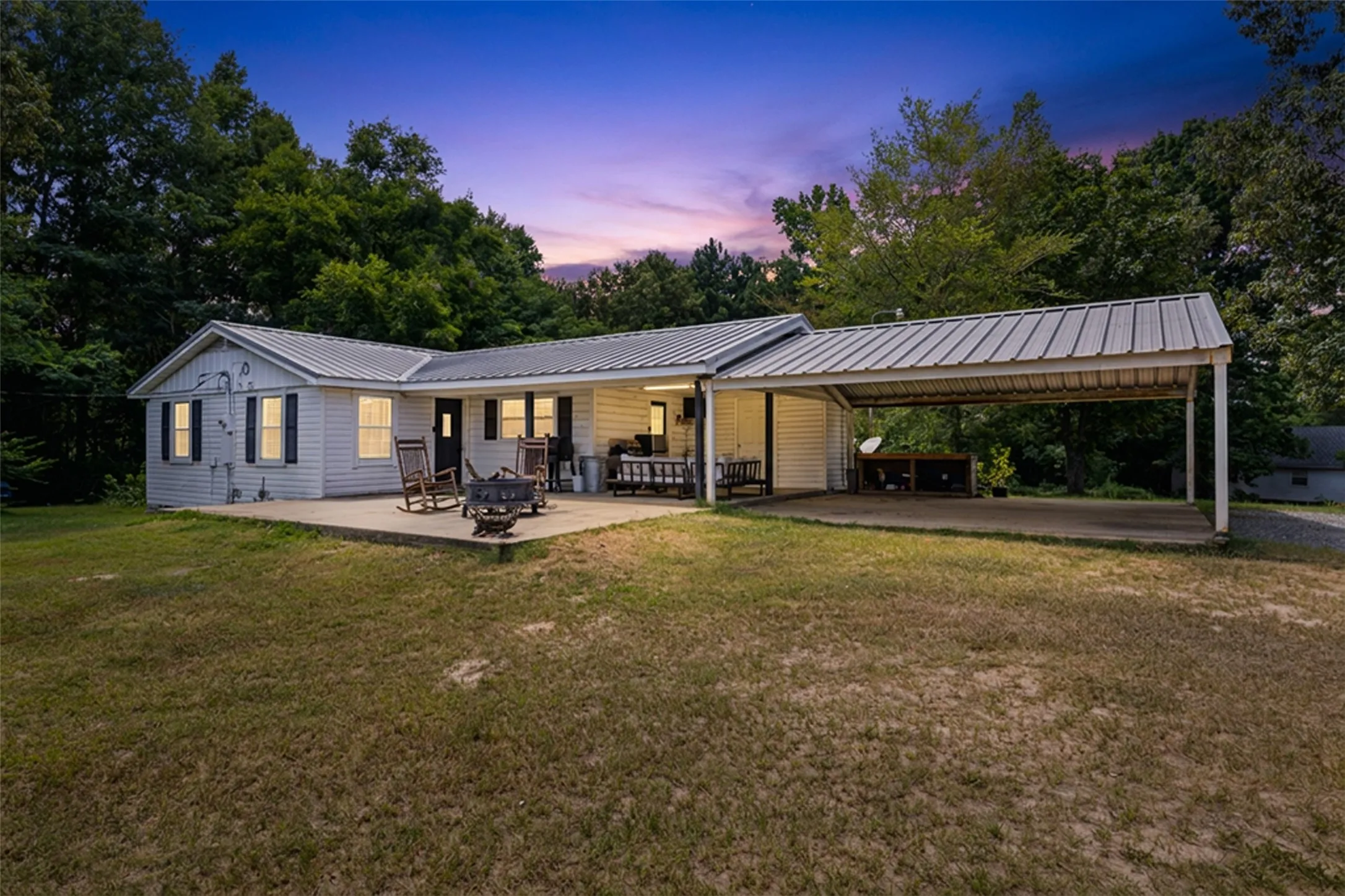 Single Family Residence For Sale in Upshur County , 11932 Wisteria, Ore City, Texas 75683, 2 Bedroom, 1 Bathroom, Garage spaces, 989 Sqft, built in 1990, mls#21344265, Real Estate Agent in Ore City, Homes For Sale in Upshur county, Homes For Sale in Ore City, Realtor in Ore City Texas, Real Estate Brokerage Independent Realty Texas, Luminita Cordes Realtor