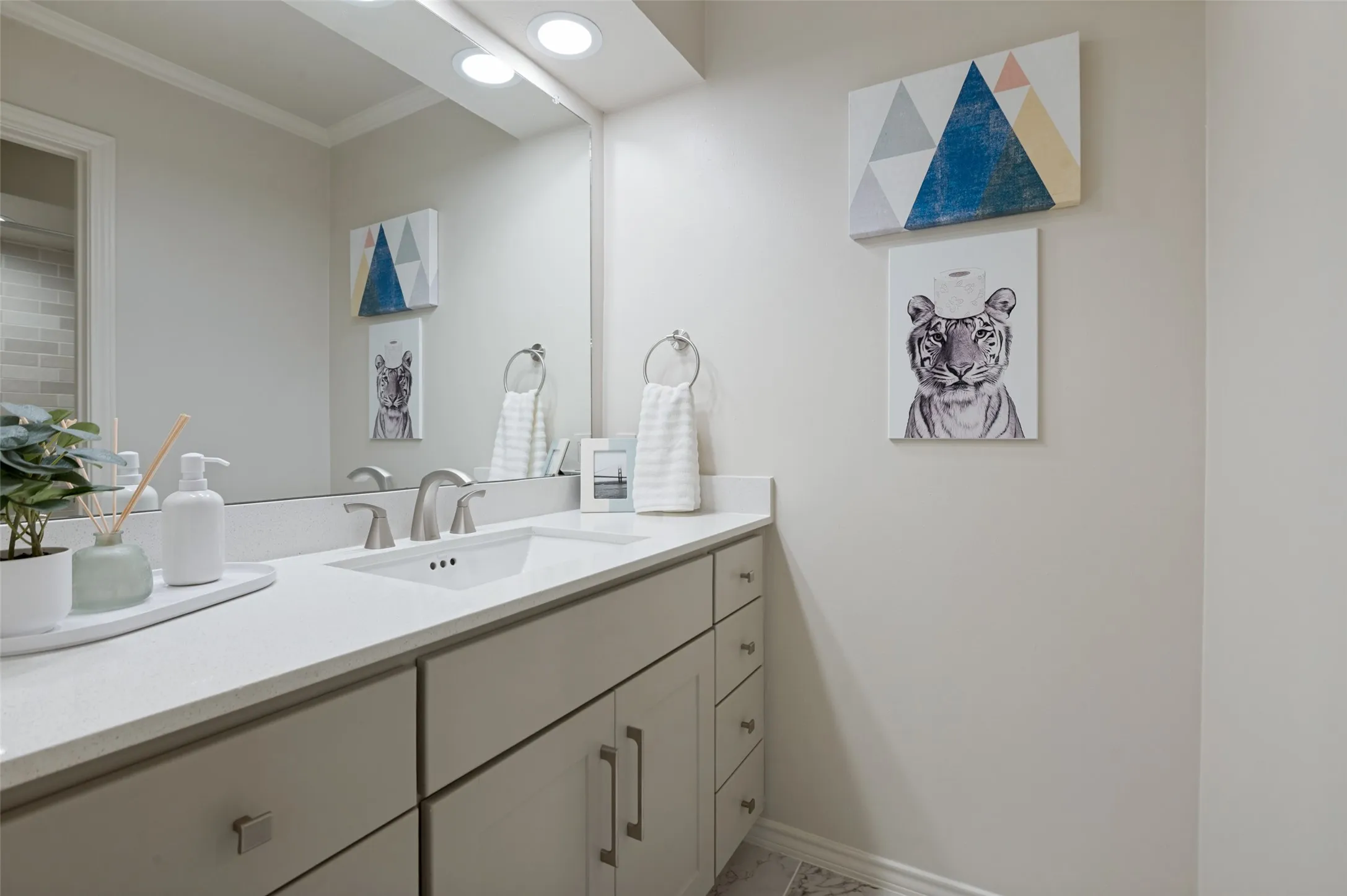 Full bathroom serving the upstairs bedrooms.