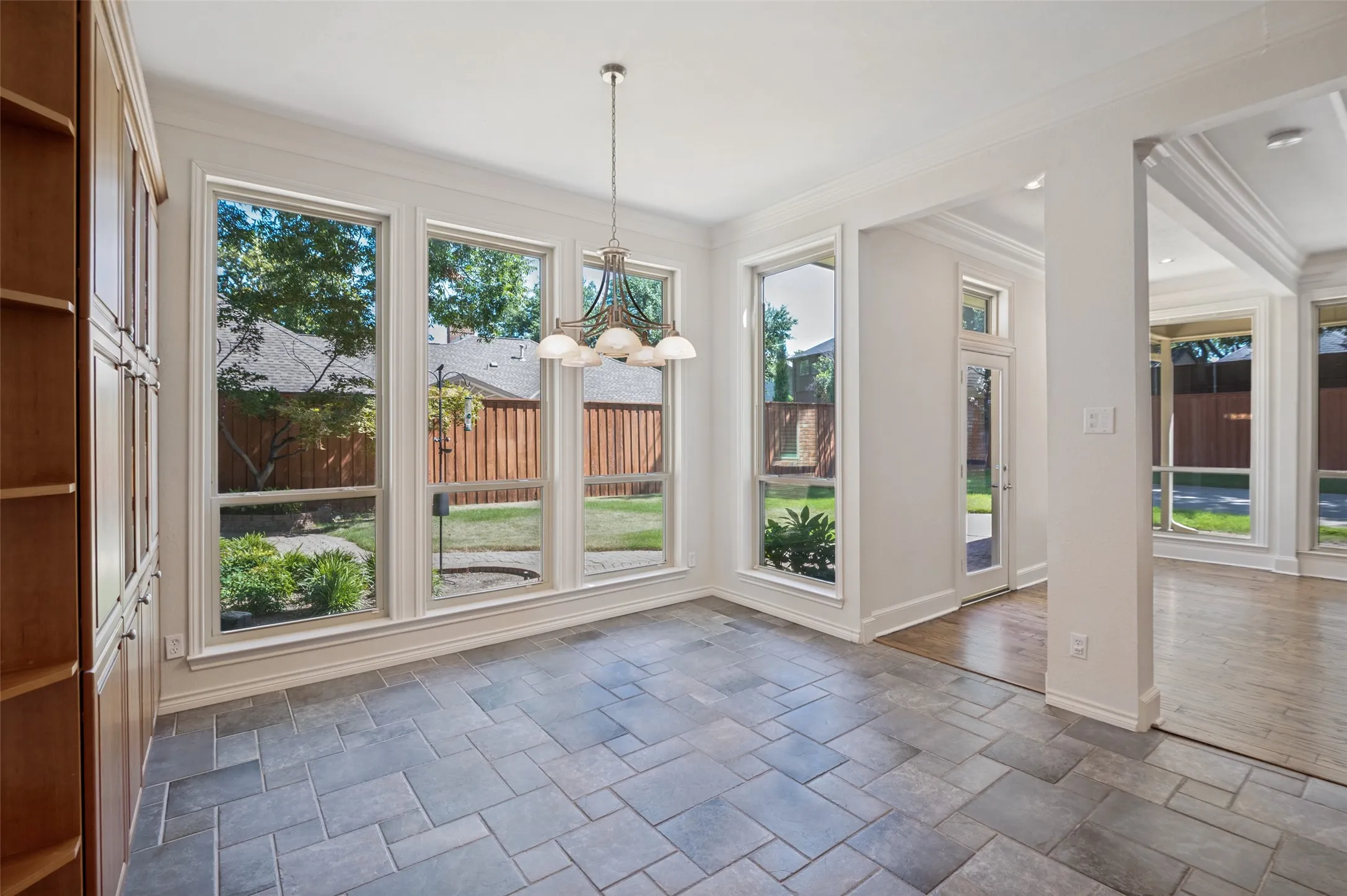 Single Family Residence For Sale in Collin County , 17816 Cedar Creek Canyon Drive, Dallas, Texas 75252, 5 Bedroom, 4 Bathroom, 3 Garage spaces, 4,045 Sqft, built in 1983, mls#21344167, Real Estate Agent in Dallas, Homes For Sale in Collin county, Homes For Sale in Dallas, Realtor in Dallas Texas, Real Estate Brokerage Independent Realty Texas, Luminita Cordes Realtor