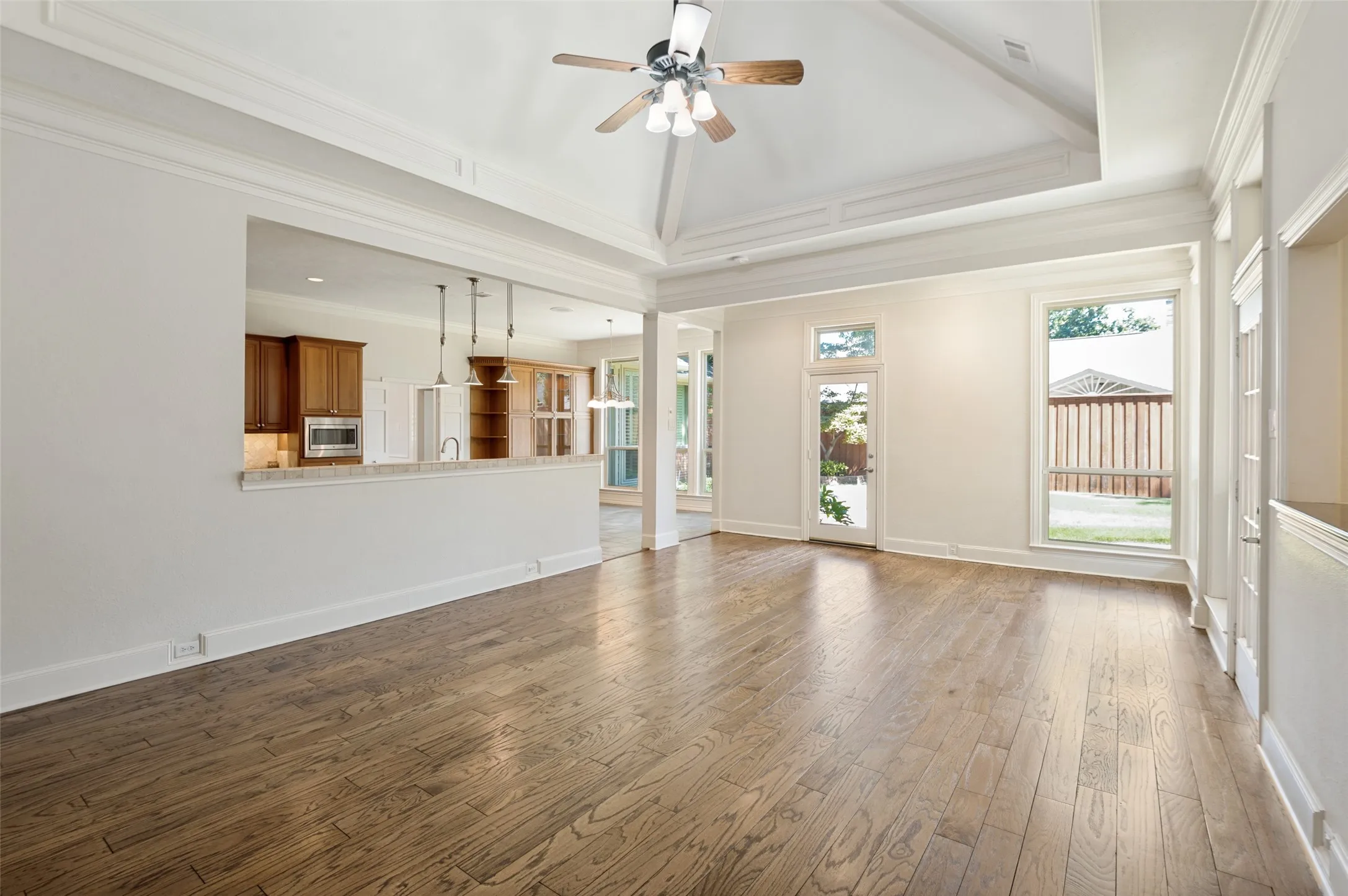 Single Family Residence For Sale in Collin County , 17816 Cedar Creek Canyon Drive, Dallas, Texas 75252, 5 Bedroom, 4 Bathroom, 3 Garage spaces, 4,045 Sqft, built in 1983, mls#21344167, Real Estate Agent in Dallas, Homes For Sale in Collin county, Homes For Sale in Dallas, Realtor in Dallas Texas, Real Estate Brokerage Independent Realty Texas, Luminita Cordes Realtor