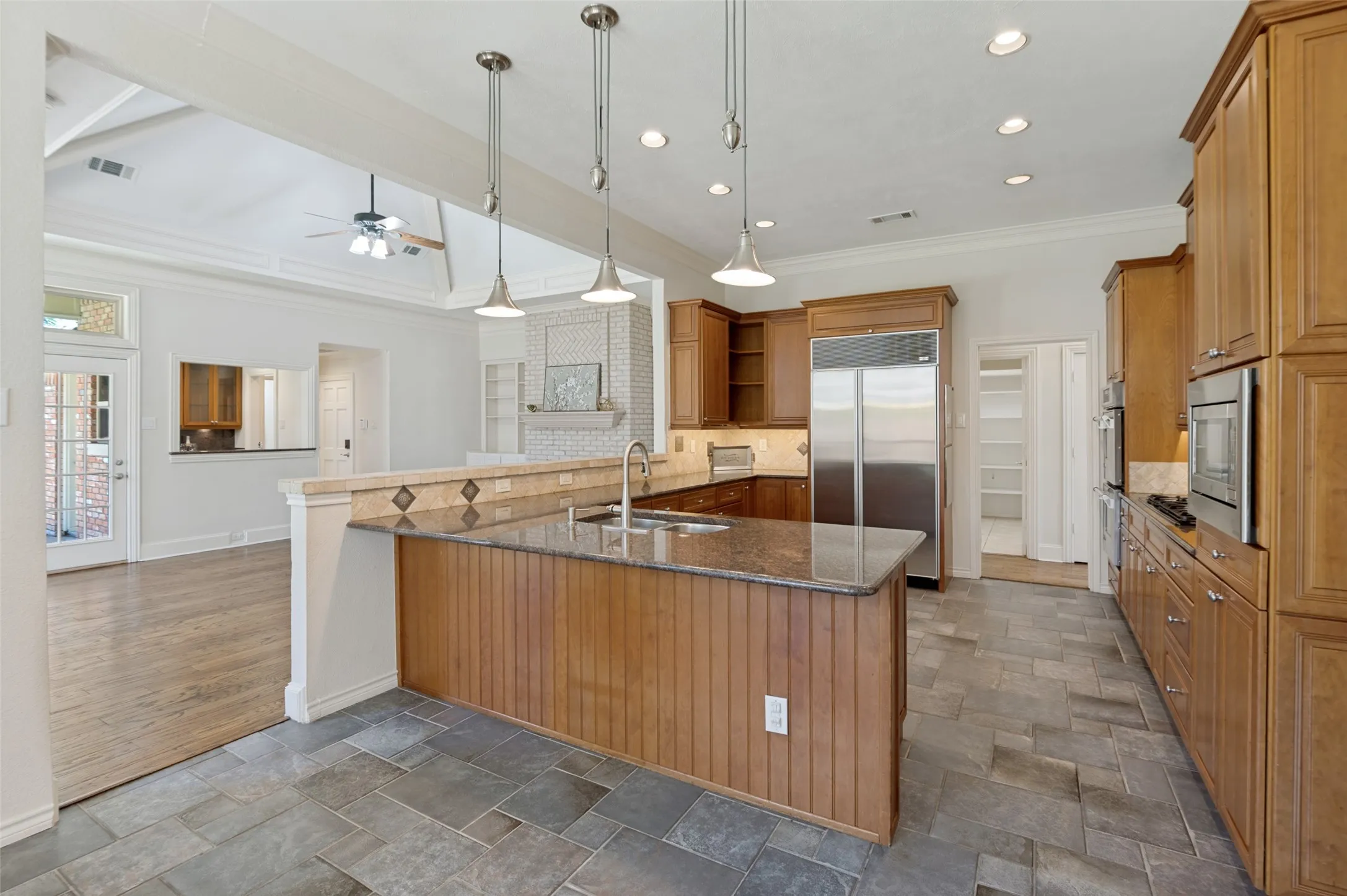 Single Family Residence For Sale in Collin County , 17816 Cedar Creek Canyon Drive, Dallas, Texas 75252, 5 Bedroom, 4 Bathroom, 3 Garage spaces, 4,045 Sqft, built in 1983, mls#21344167, Real Estate Agent in Dallas, Homes For Sale in Collin county, Homes For Sale in Dallas, Realtor in Dallas Texas, Real Estate Brokerage Independent Realty Texas, Luminita Cordes Realtor