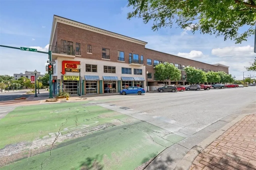 Condominium For Sale in Mc Lennan County , 330 Austin Avenue 216, Waco, Texas 76701, 1 Bedroom, 1 Bathroom, Garage spaces, 580 Sqft, built in 2008, Price $295,000, mls#21343081, Real Estate Agent in Waco, Homes For Sale in Mc Lennan county, Homes For Sale in Waco, Realtor in Waco Texas, Real Estate Brokerage Independent Realty Texas, Luminita Cordes Realtor