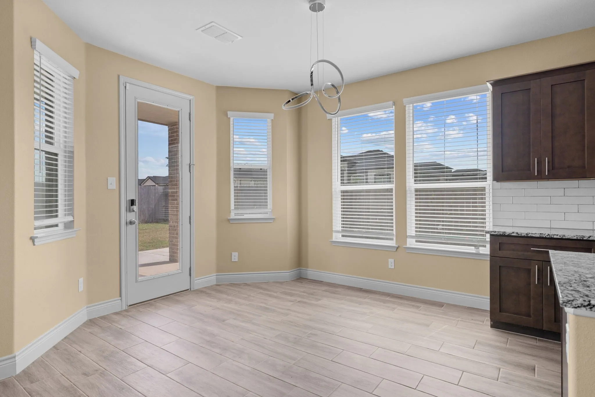 Single Family Residence For Sale in Bell County , 7601 Silver Drive, Killeen, Texas 76542, 4 Bedroom, 4 Bathroom, 2 Garage spaces, 3,115 Sqft, built in 2022, mls#21341768, Real Estate Agent in Killeen, Homes For Sale in Bell county, Homes For Sale in Killeen, Realtor in Killeen Texas, Real Estate Brokerage Independent Realty Texas, Luminita Cordes Realtor