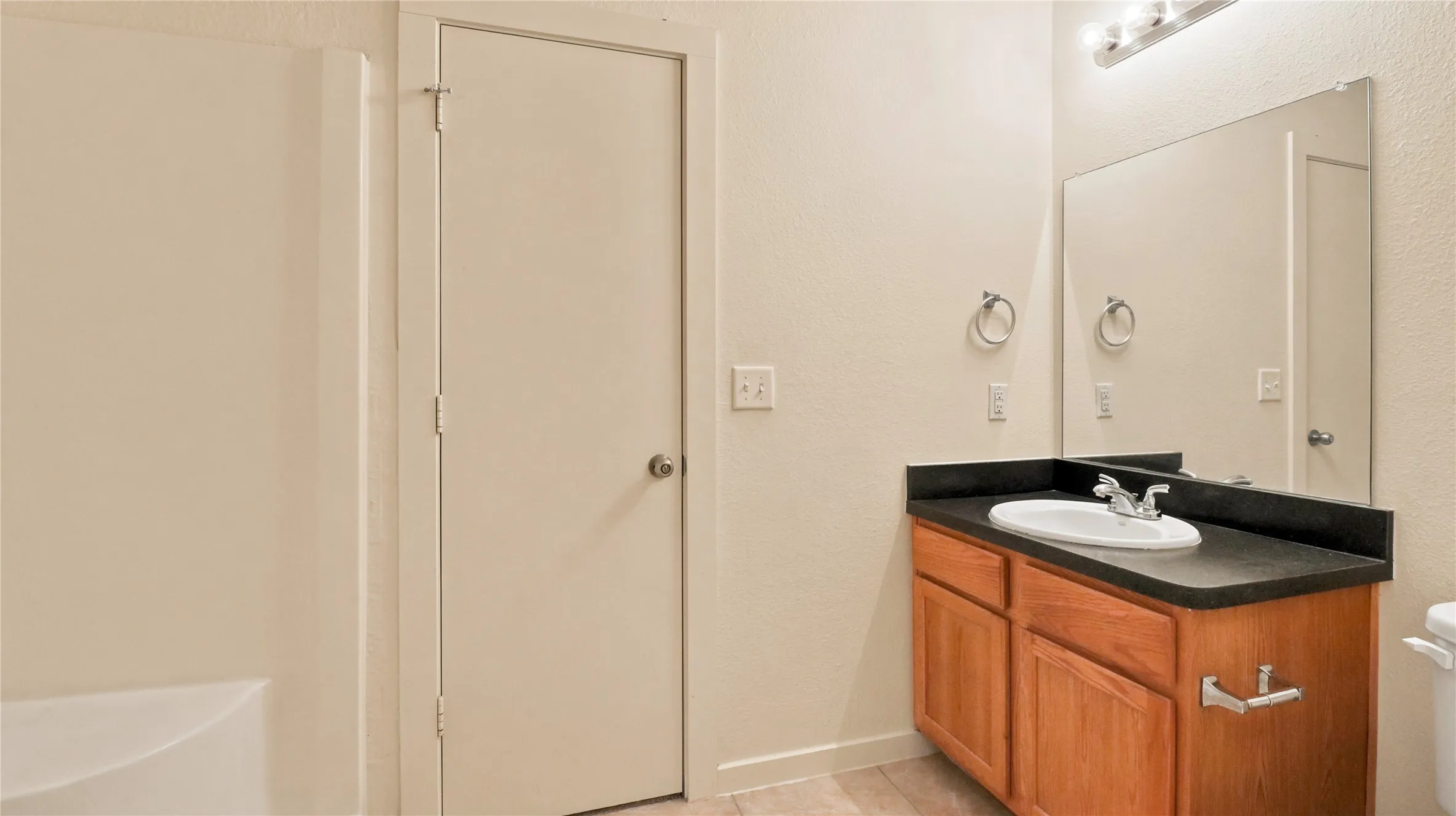 Single Family Residence For Sale in Dallas County , 817 Jamie Drive, Grand Prairie, Texas 75052, 3 Bedroom, 3 Bathroom, 2 Garage spaces, 1,590 Sqft, built in 2015, mls#21344276, Real Estate Agent in Grand Prairie, Homes For Sale in Dallas county, Homes For Sale in Grand Prairie, Realtor in Grand Prairie Texas, Real Estate Brokerage Independent Realty Texas, Luminita Cordes Realtor