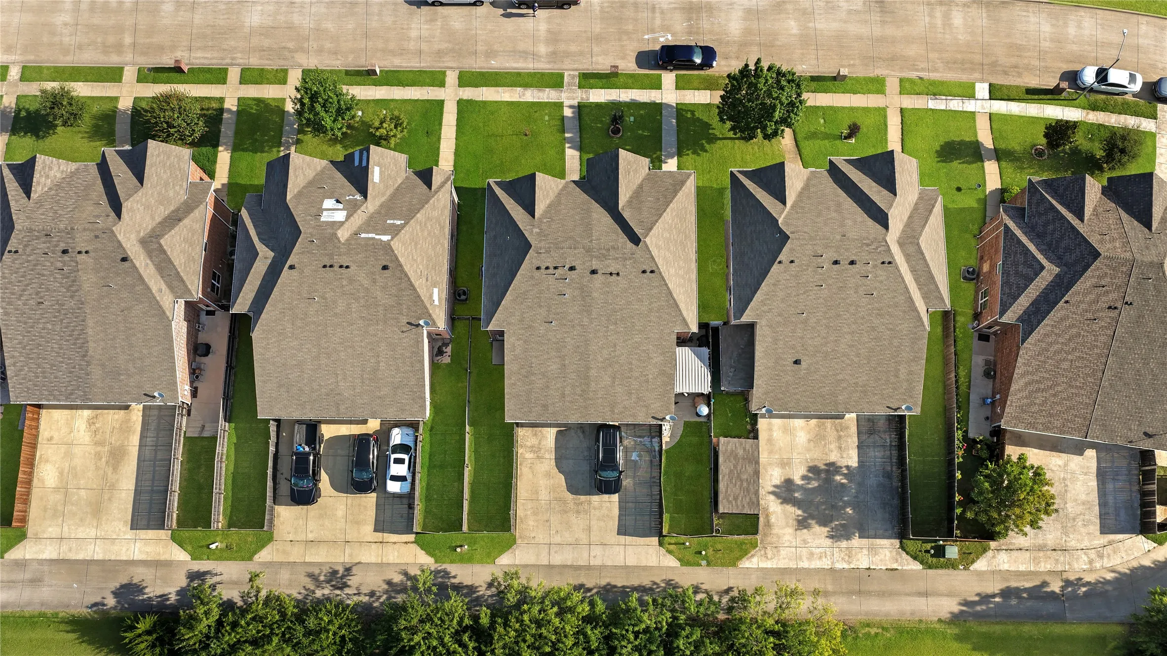 Single Family Residence For Sale in Dallas County , 817 Jamie Drive, Grand Prairie, Texas 75052, 3 Bedroom, 3 Bathroom, 2 Garage spaces, 1,590 Sqft, built in 2015, mls#21344276, Real Estate Agent in Grand Prairie, Homes For Sale in Dallas county, Homes For Sale in Grand Prairie, Realtor in Grand Prairie Texas, Real Estate Brokerage Independent Realty Texas, Luminita Cordes Realtor