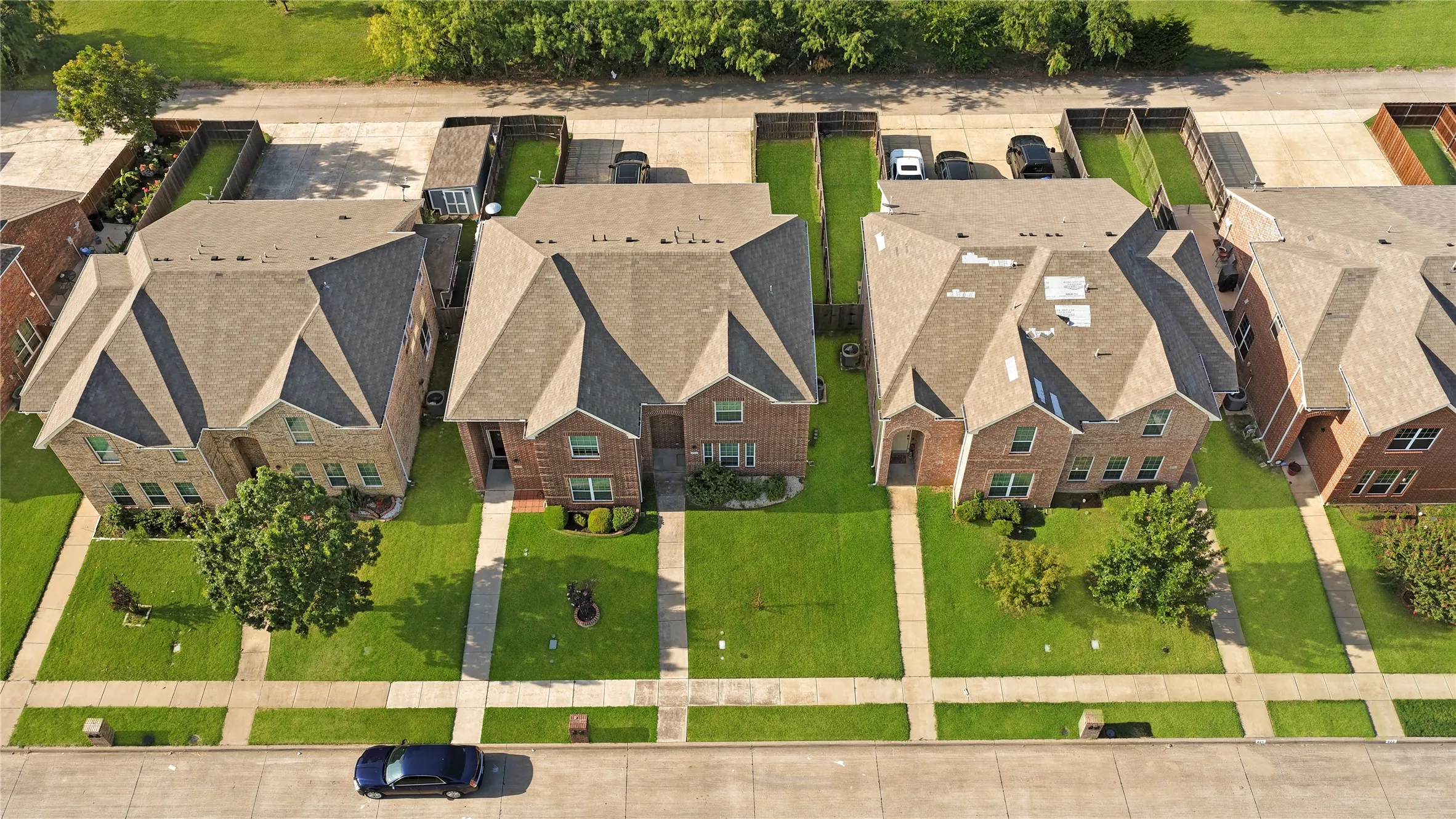 Single Family Residence For Sale in Dallas County , 817 Jamie Drive, Grand Prairie, Texas 75052, 3 Bedroom, 3 Bathroom, 2 Garage spaces, 1,590 Sqft, built in 2015, mls#21344276, Real Estate Agent in Grand Prairie, Homes For Sale in Dallas county, Homes For Sale in Grand Prairie, Realtor in Grand Prairie Texas, Real Estate Brokerage Independent Realty Texas, Luminita Cordes Realtor