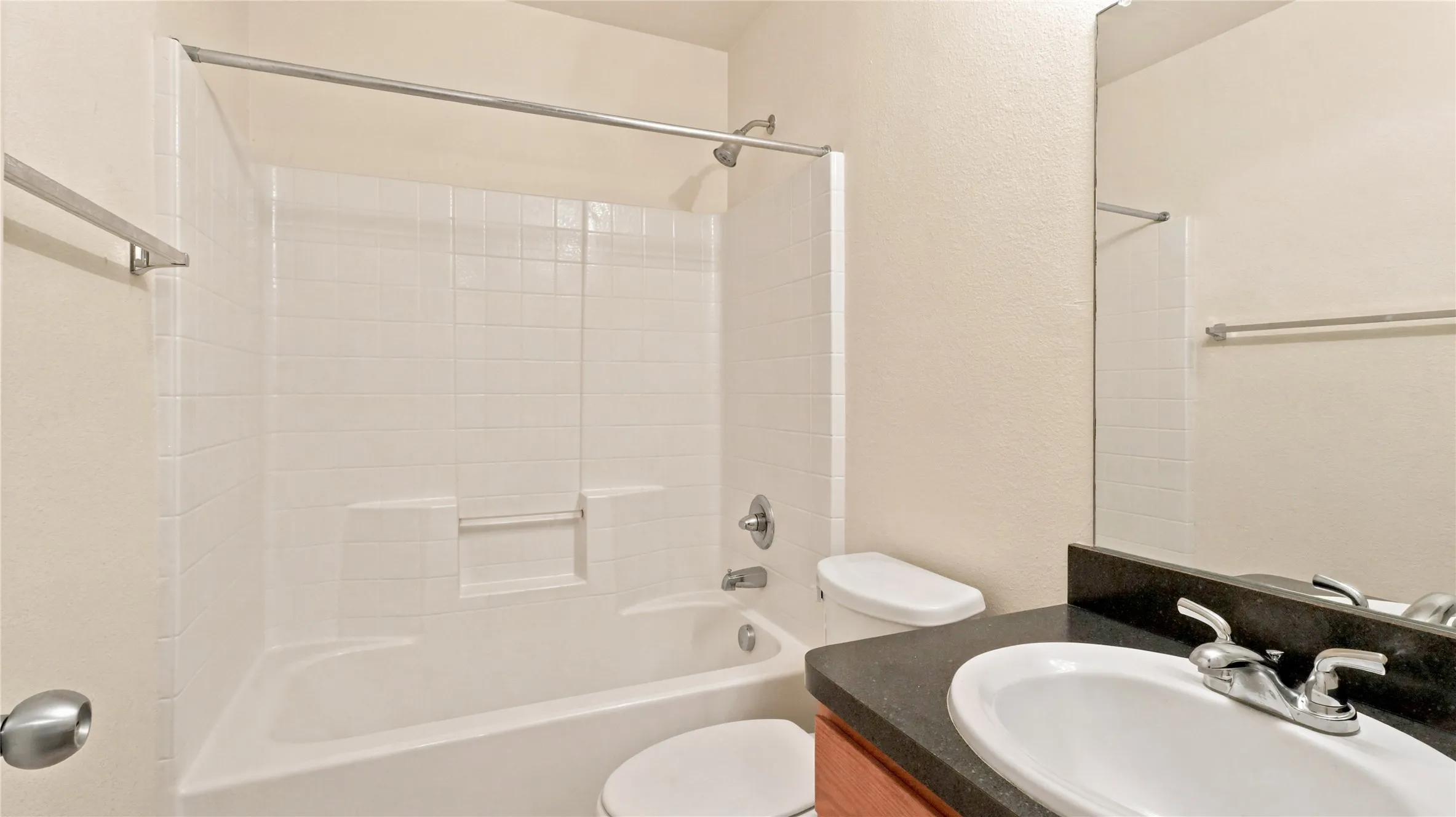 Single Family Residence For Sale in Dallas County , 817 Jamie Drive, Grand Prairie, Texas 75052, 3 Bedroom, 3 Bathroom, 2 Garage spaces, 1,590 Sqft, built in 2015, mls#21344276, Real Estate Agent in Grand Prairie, Homes For Sale in Dallas county, Homes For Sale in Grand Prairie, Realtor in Grand Prairie Texas, Real Estate Brokerage Independent Realty Texas, Luminita Cordes Realtor
