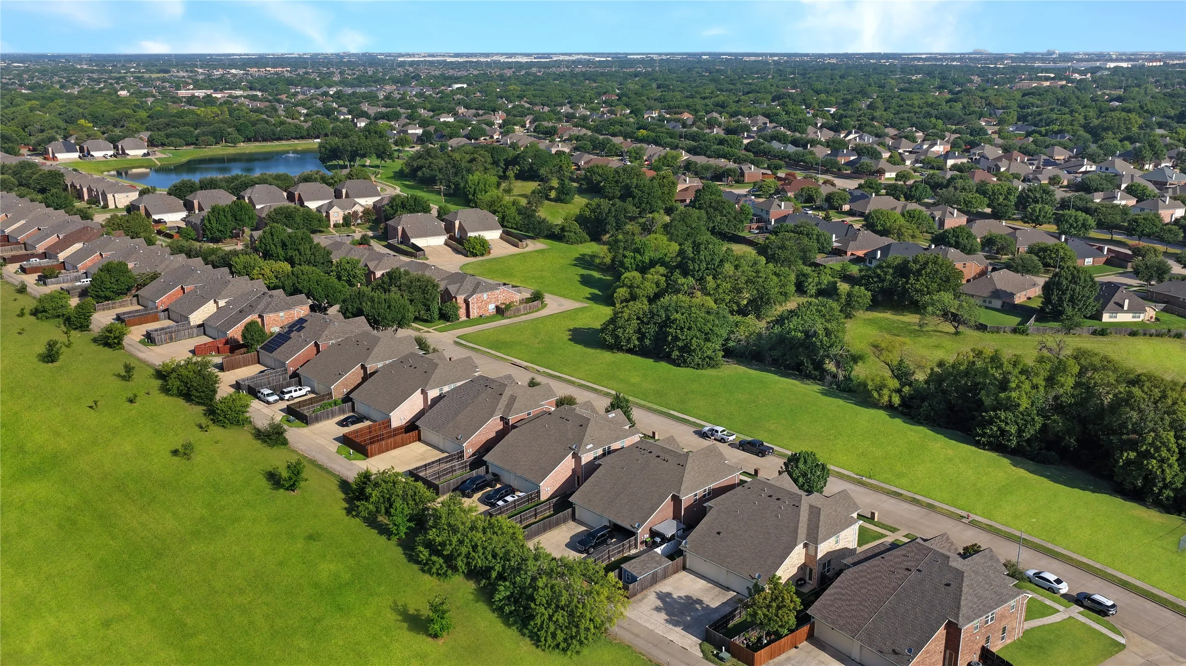 Single Family Residence For Sale in Dallas County , 817 Jamie Drive, Grand Prairie, Texas 75052, 3 Bedroom, 3 Bathroom, 2 Garage spaces, 1,590 Sqft, built in 2015, mls#21344276, Real Estate Agent in Grand Prairie, Homes For Sale in Dallas county, Homes For Sale in Grand Prairie, Realtor in Grand Prairie Texas, Real Estate Brokerage Independent Realty Texas, Luminita Cordes Realtor