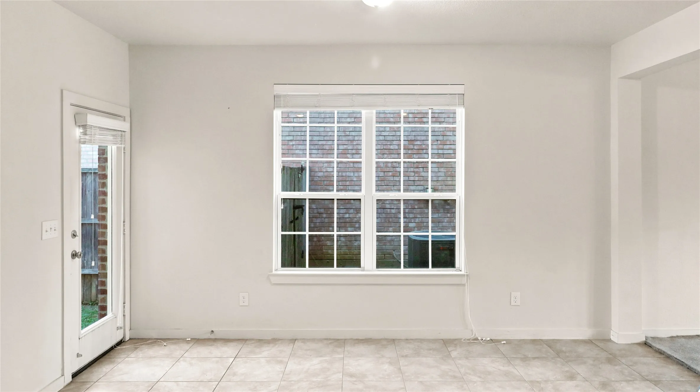 Single Family Residence For Sale in Dallas County , 817 Jamie Drive, Grand Prairie, Texas 75052, 3 Bedroom, 3 Bathroom, 2 Garage spaces, 1,590 Sqft, built in 2015, mls#21344276, Real Estate Agent in Grand Prairie, Homes For Sale in Dallas county, Homes For Sale in Grand Prairie, Realtor in Grand Prairie Texas, Real Estate Brokerage Independent Realty Texas, Luminita Cordes Realtor