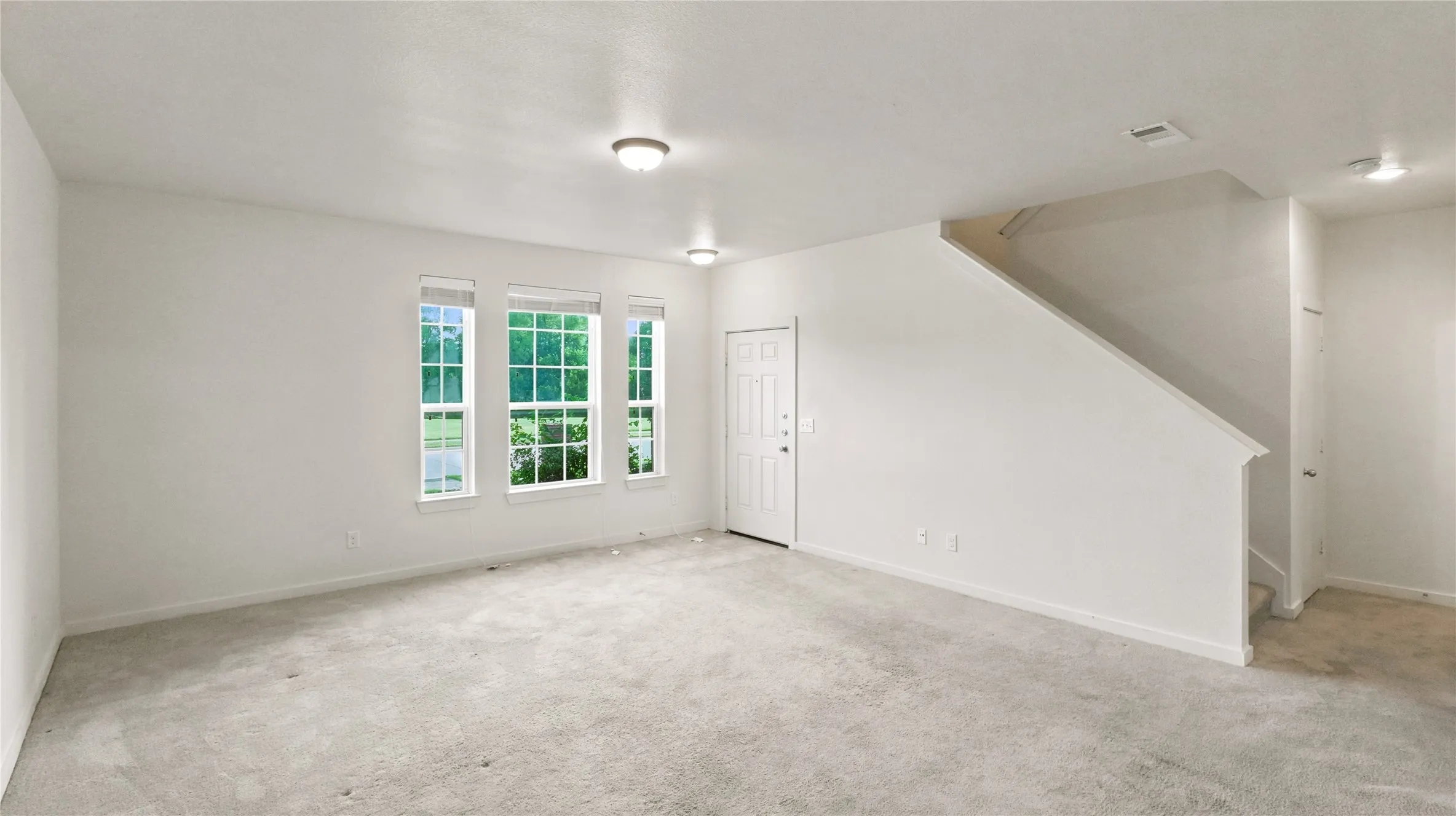 Single Family Residence For Sale in Dallas County , 817 Jamie Drive, Grand Prairie, Texas 75052, 3 Bedroom, 3 Bathroom, 2 Garage spaces, 1,590 Sqft, built in 2015, mls#21344276, Real Estate Agent in Grand Prairie, Homes For Sale in Dallas county, Homes For Sale in Grand Prairie, Realtor in Grand Prairie Texas, Real Estate Brokerage Independent Realty Texas, Luminita Cordes Realtor