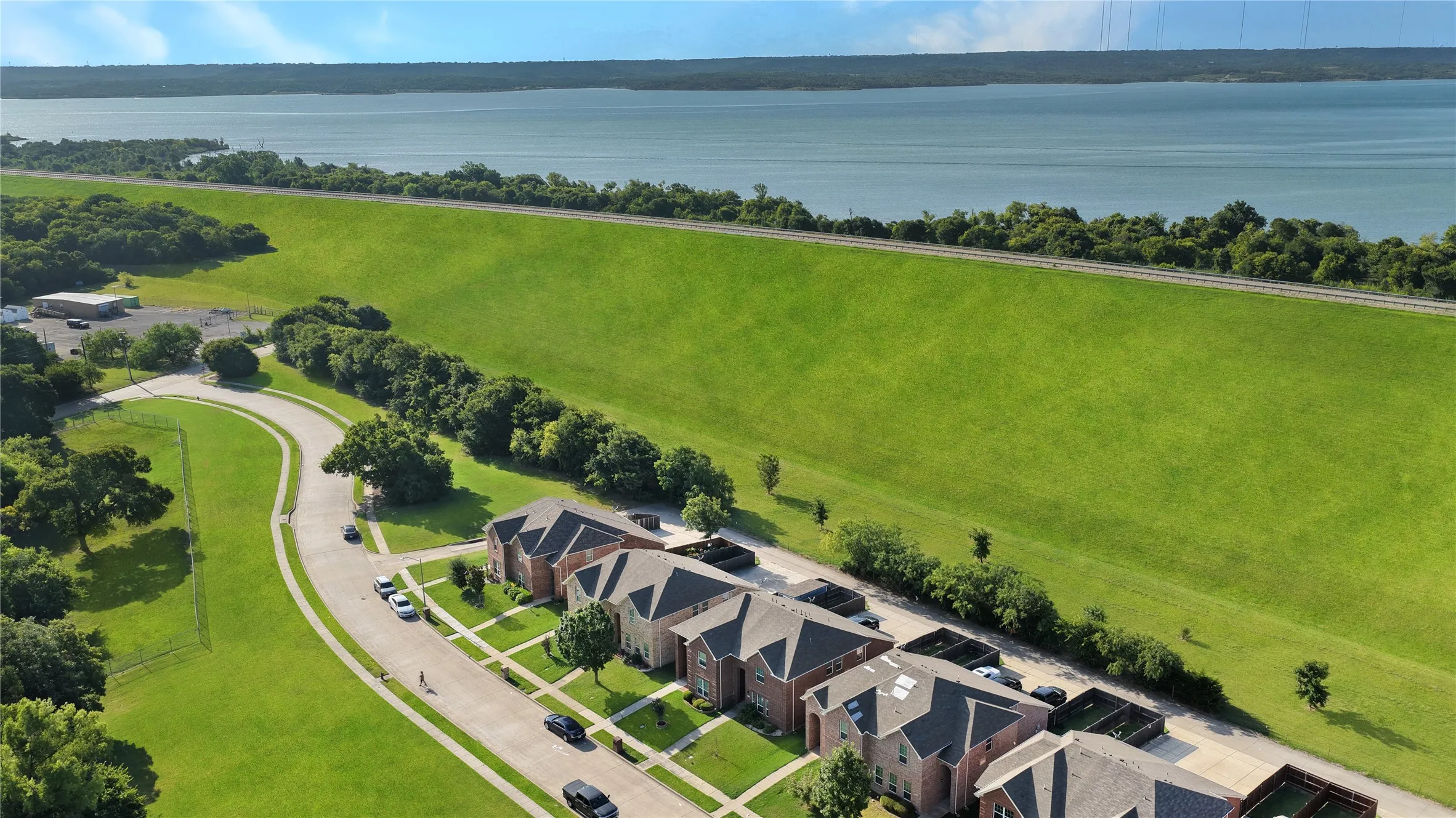 Single Family Residence For Sale in Dallas County , 817 Jamie Drive, Grand Prairie, Texas 75052, 3 Bedroom, 3 Bathroom, 2 Garage spaces, 1,590 Sqft, built in 2015, mls#21344276, Real Estate Agent in Grand Prairie, Homes For Sale in Dallas county, Homes For Sale in Grand Prairie, Realtor in Grand Prairie Texas, Real Estate Brokerage Independent Realty Texas, Luminita Cordes Realtor