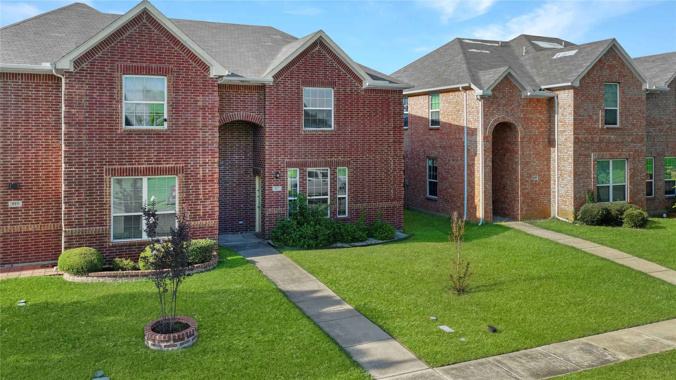 Single Family Residence For Sale in Dallas County , 817 Jamie Drive, Grand Prairie, Texas 75052, 3 Bedroom, 3 Bathroom, 2 Garage spaces, 1,590 Sqft, built in 2015, mls#21344276, Real Estate Agent in Grand Prairie, Homes For Sale in Dallas county, Homes For Sale in Grand Prairie, Realtor in Grand Prairie Texas, Real Estate Brokerage Independent Realty Texas, Luminita Cordes Realtor