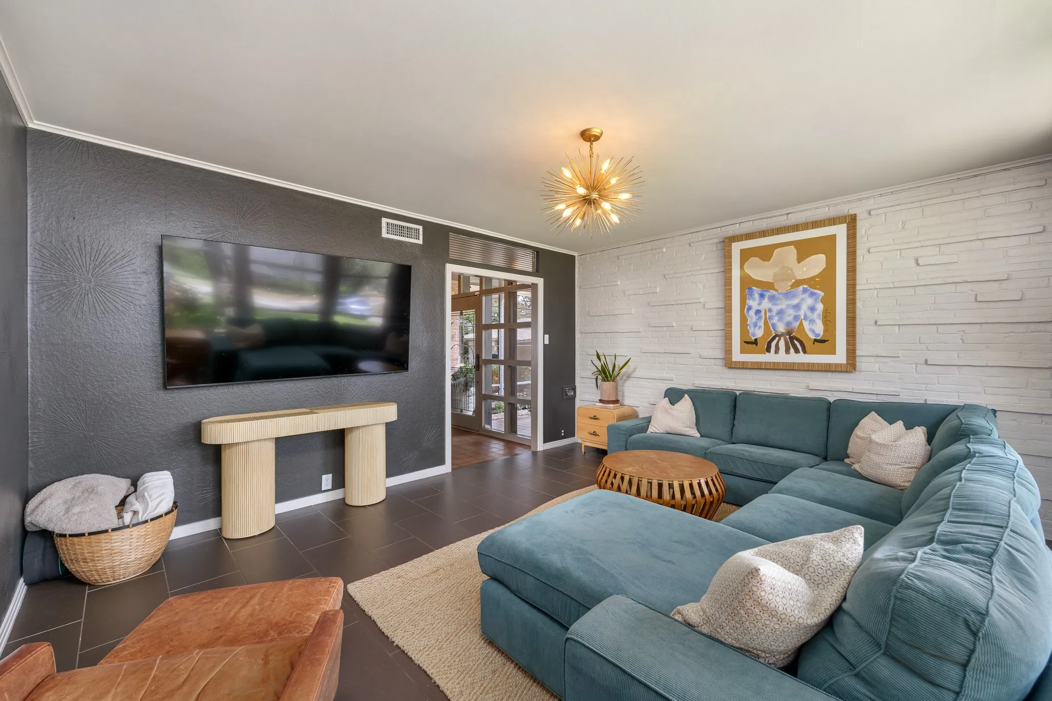 Single Family Residence For Sale in Smith County , 2806 S Keaton Avenue, Tyler, Texas 75701, 5 Bedrooms, 5 Bathrooms, Garage spaces, 4,500 Sqft, built in 1949, Price $1,198,000, mls#21344277, Real Estate Agent in Tyler, Homes For Sale in Smith county, Homes For Sale in Tyler, Realtor in Tyler Texas, Real Estate Brokerage Independent Realty Texas, Luminita Cordes Realtor