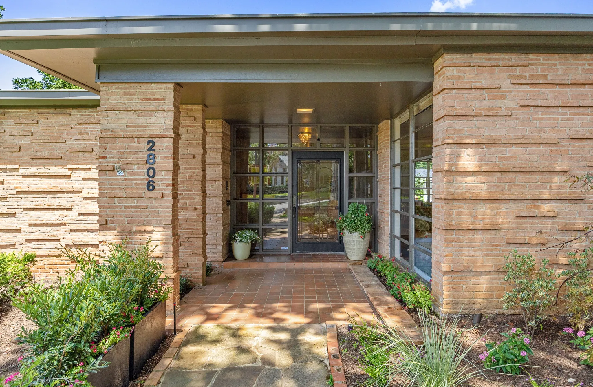 Single Family Residence For Sale in Smith County , 2806 S Keaton Avenue, Tyler, Texas 75701, 5 Bedrooms, 5 Bathrooms, Garage spaces, 4,500 Sqft, built in 1949, Price $1,198,000, mls#21344277, Real Estate Agent in Tyler, Homes For Sale in Smith county, Homes For Sale in Tyler, Realtor in Tyler Texas, Real Estate Brokerage Independent Realty Texas, Luminita Cordes Realtor