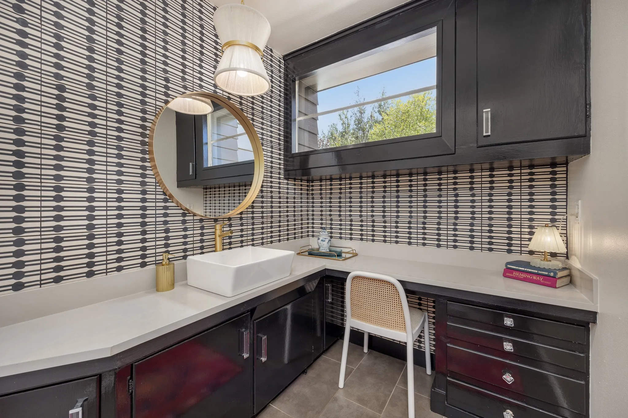Single Family Residence For Sale in Smith County , 2806 S Keaton Avenue, Tyler, Texas 75701, 5 Bedrooms, 5 Bathrooms, Garage spaces, 4,500 Sqft, built in 1949, Price $1,198,000, mls#21344277, Real Estate Agent in Tyler, Homes For Sale in Smith county, Homes For Sale in Tyler, Realtor in Tyler Texas, Real Estate Brokerage Independent Realty Texas, Luminita Cordes Realtor